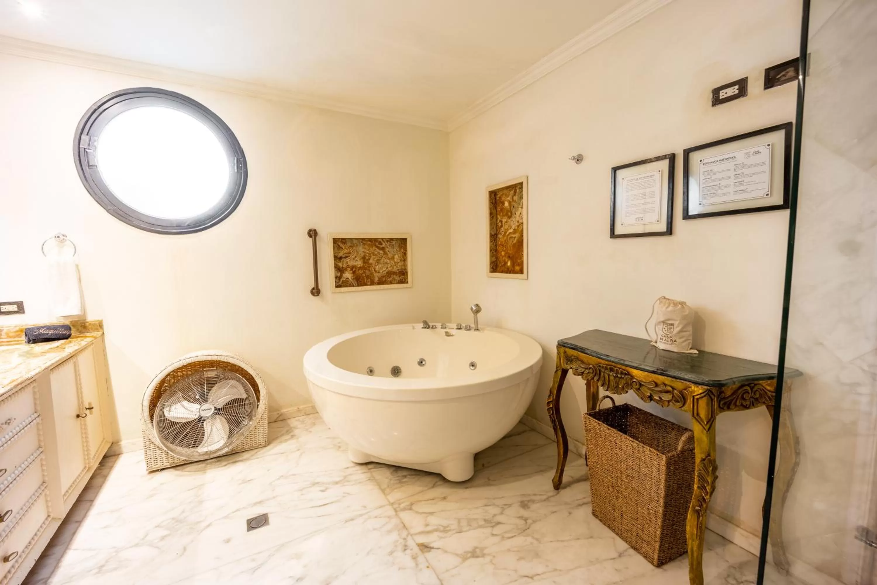 Hot Tub in Casa de Alba Hotel Boutique