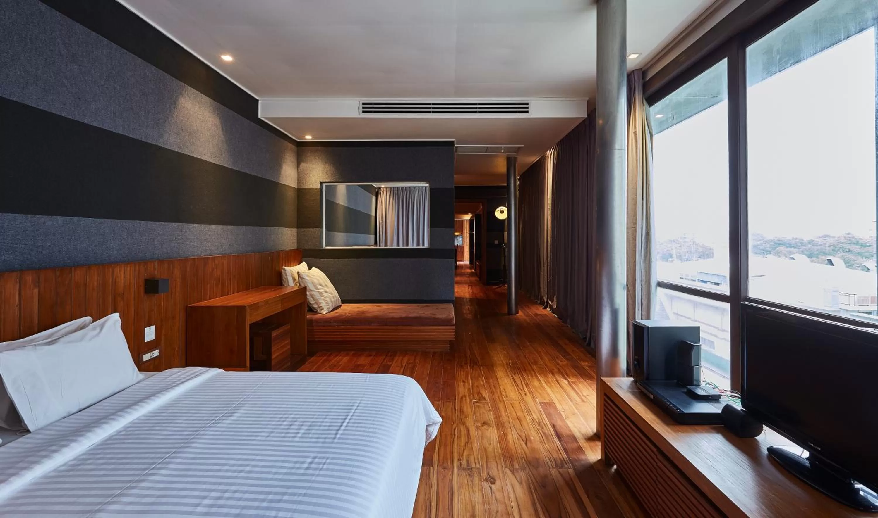 Bed in LUXX Langsuan Hotel - SHA Plus