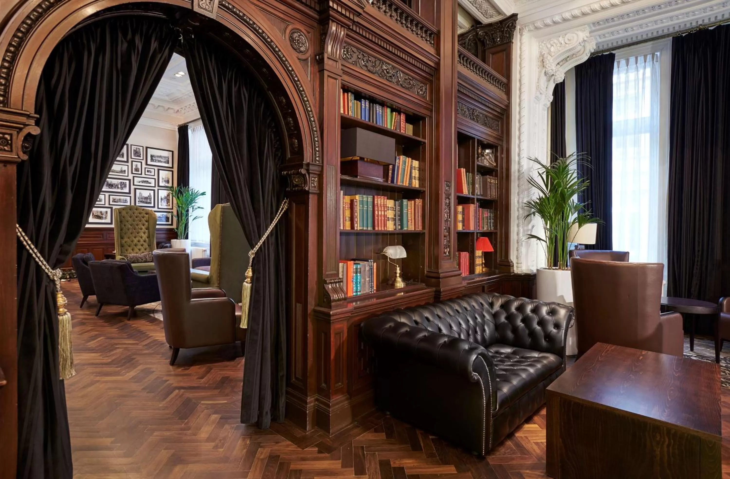 Lobby or reception in DoubleTree by Hilton Hotel & Spa Liverpool