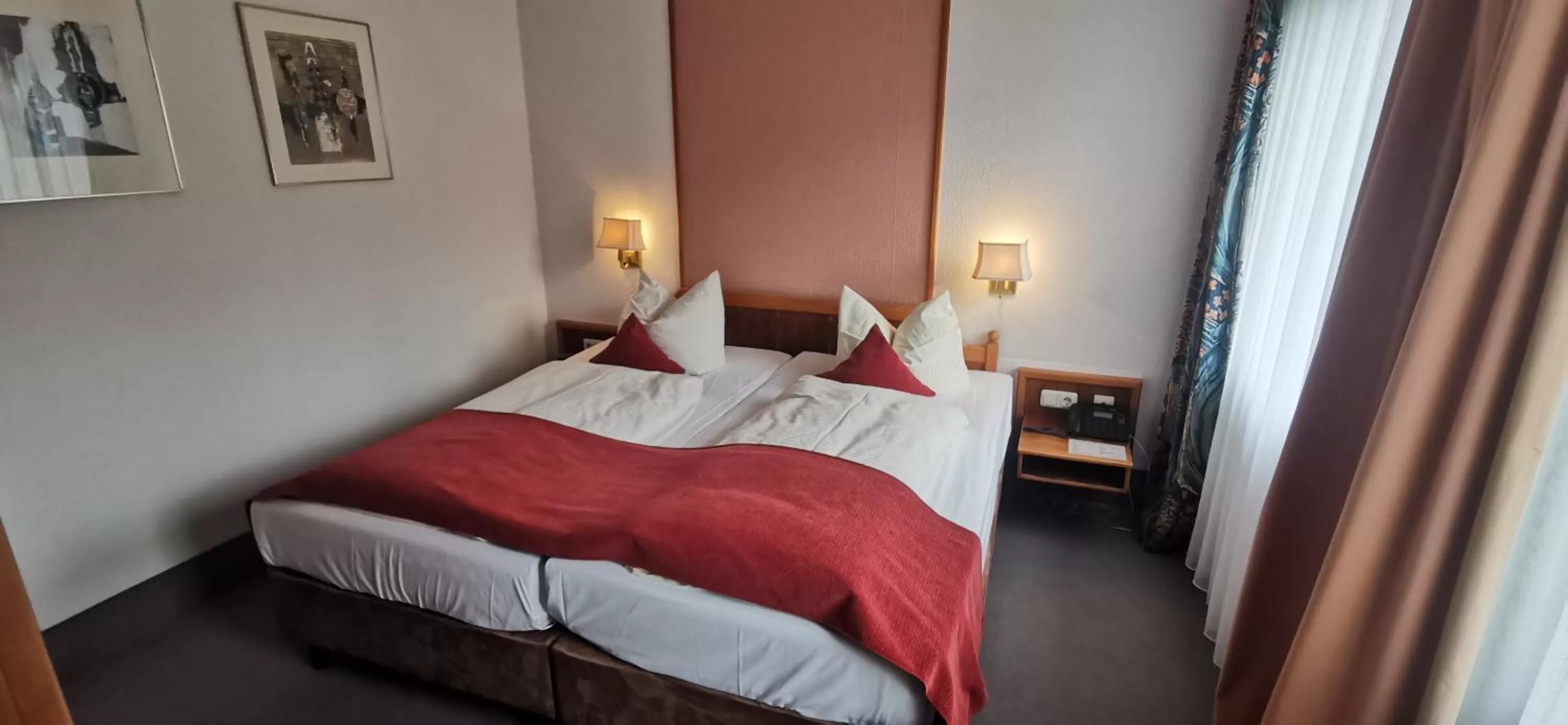 Photo of the whole room, Bed in Heidehotel Soltauer Hof