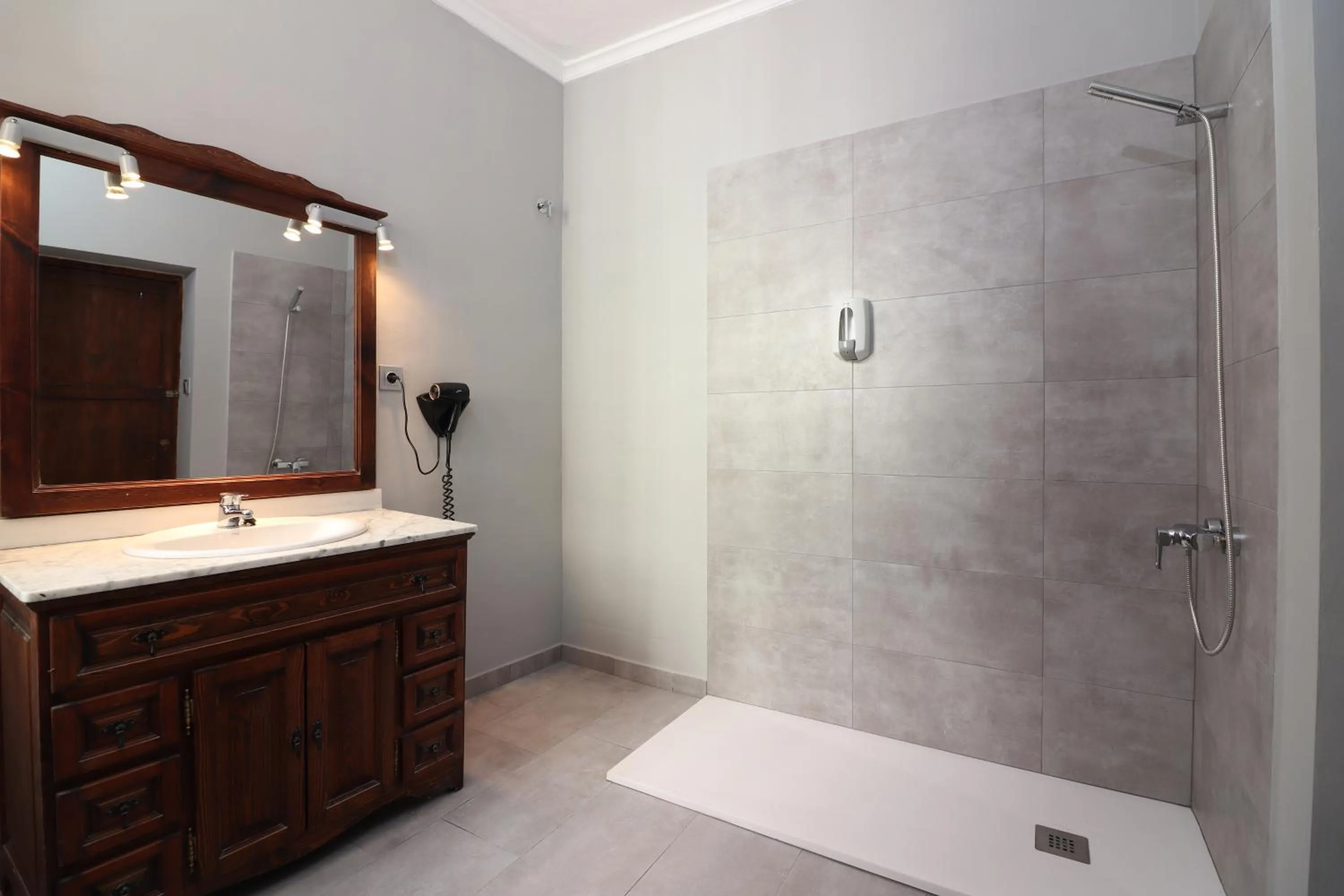 Feel Hostels City Center