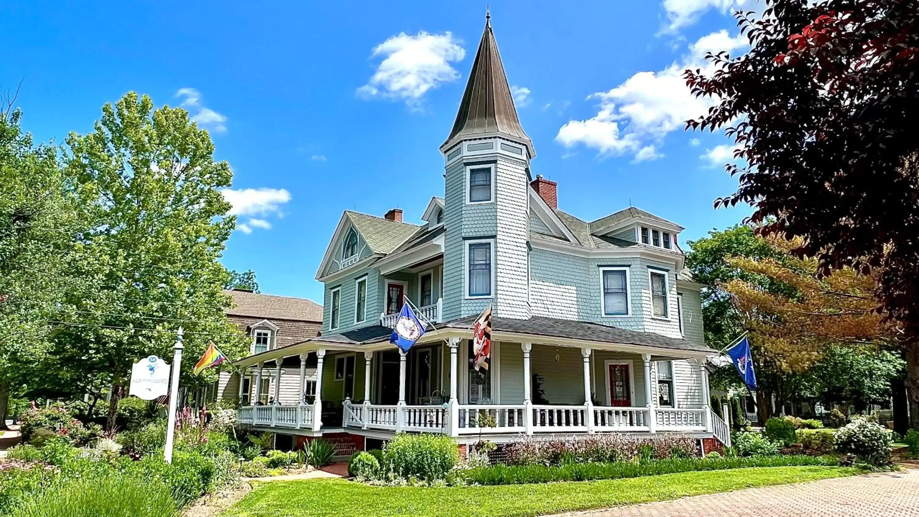 Property Building in Hummingbird Inn Property Building in Hummingbird Inn