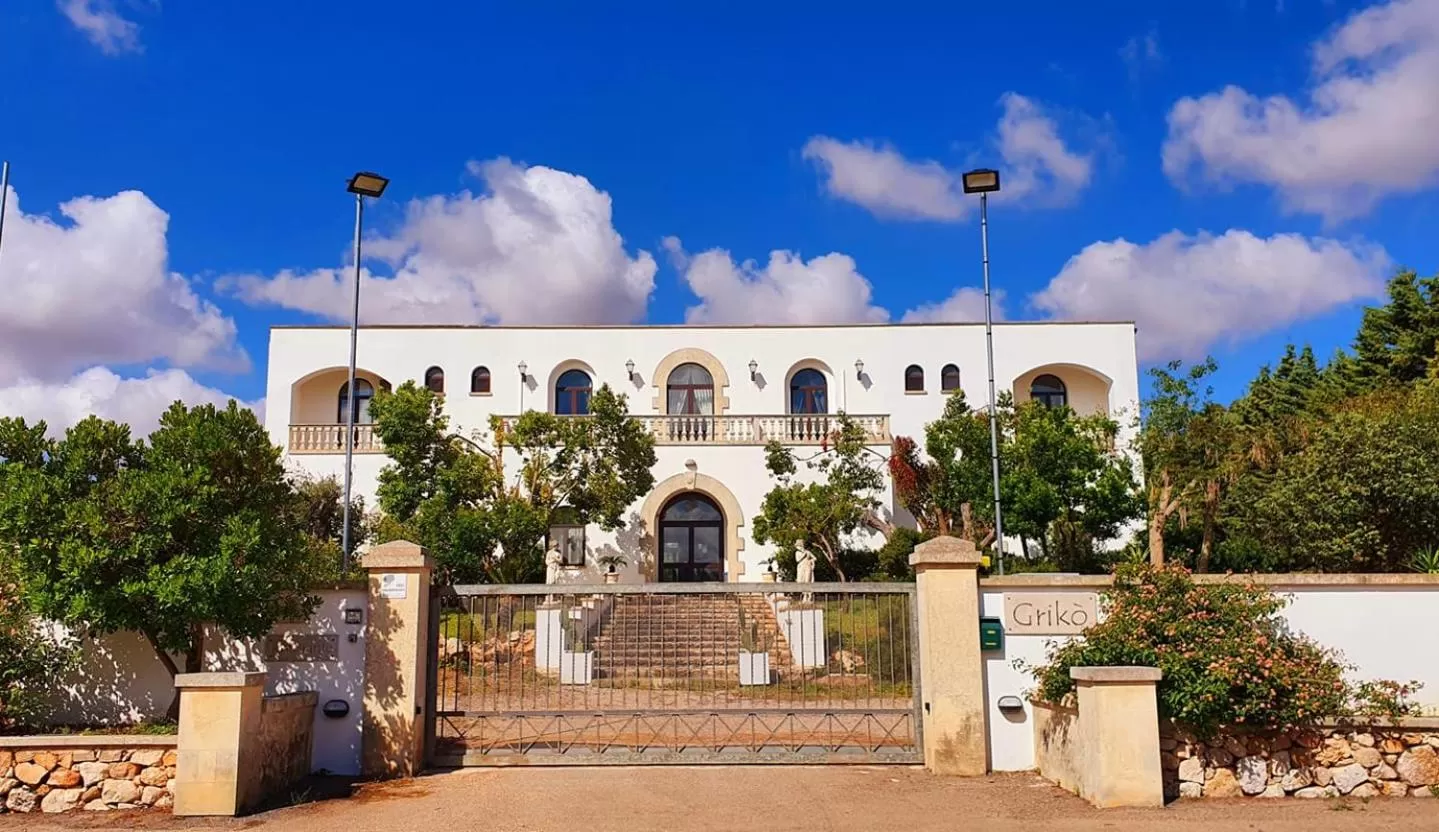 Property Building in Grikò Country Hotel