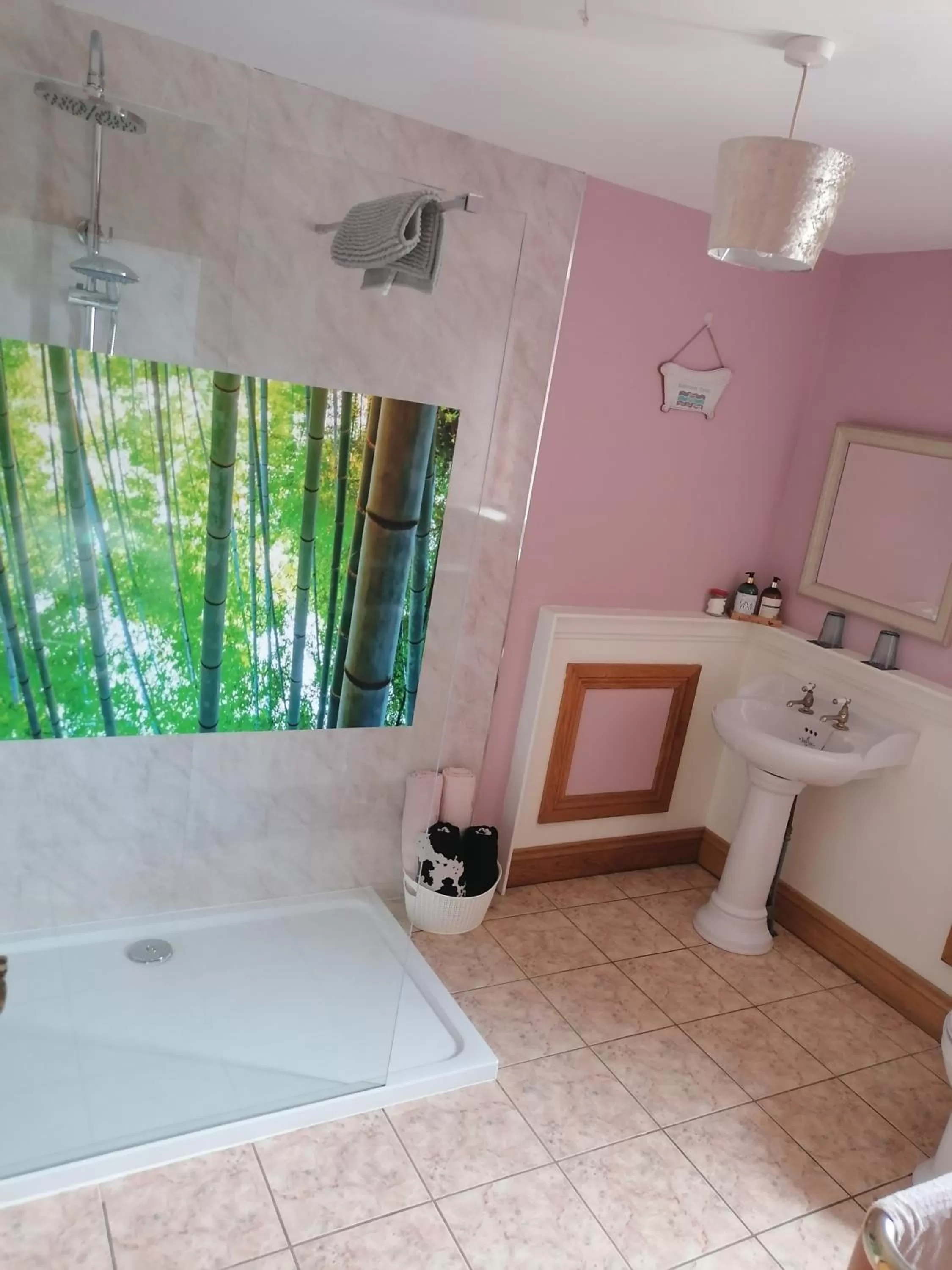 Bathroom in Carnately Lodge