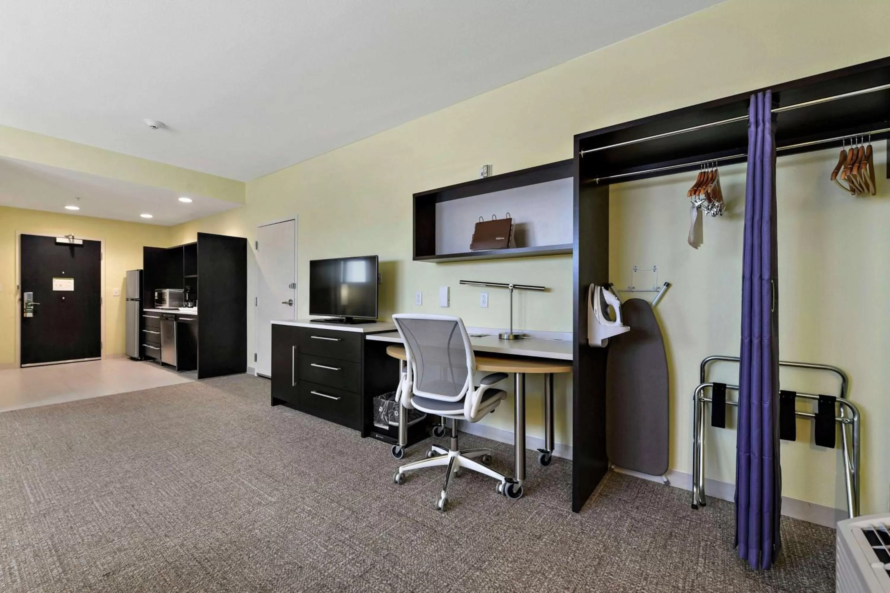 King Suite - Mobility/Hearing Access with Bath Tub - Non-Smoking in Home2 Suites by Hilton Gulfport I-10