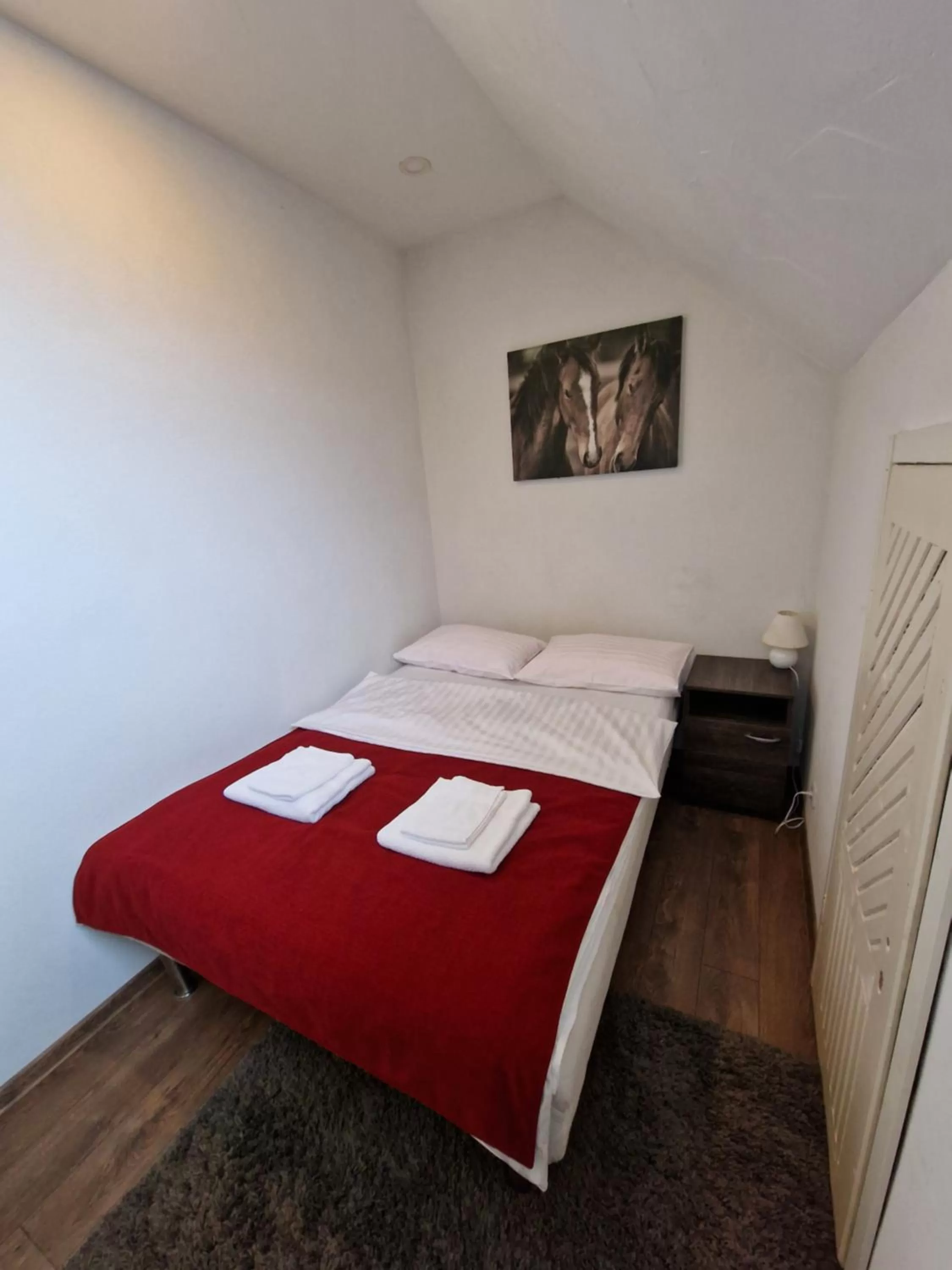 Bedroom, Bed in KALIDA Rooms for rent