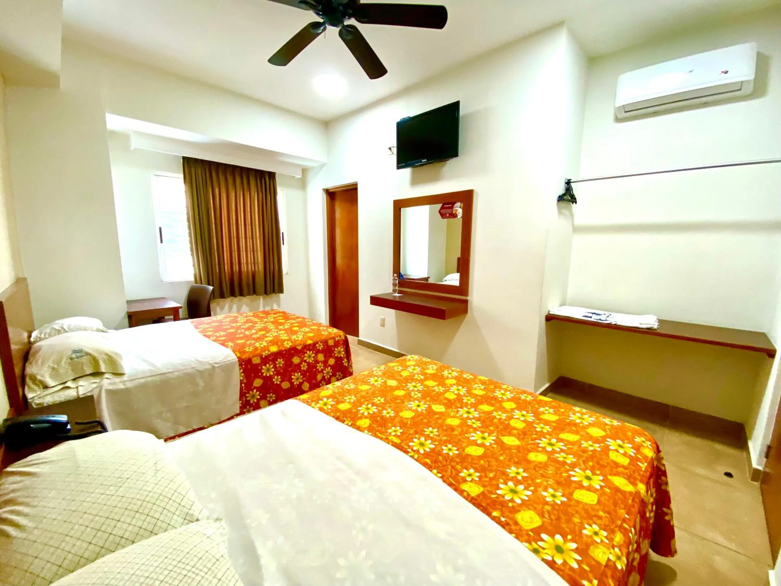 Bed in Hotel Delfines - a 2 calles del Acuario Veracruz