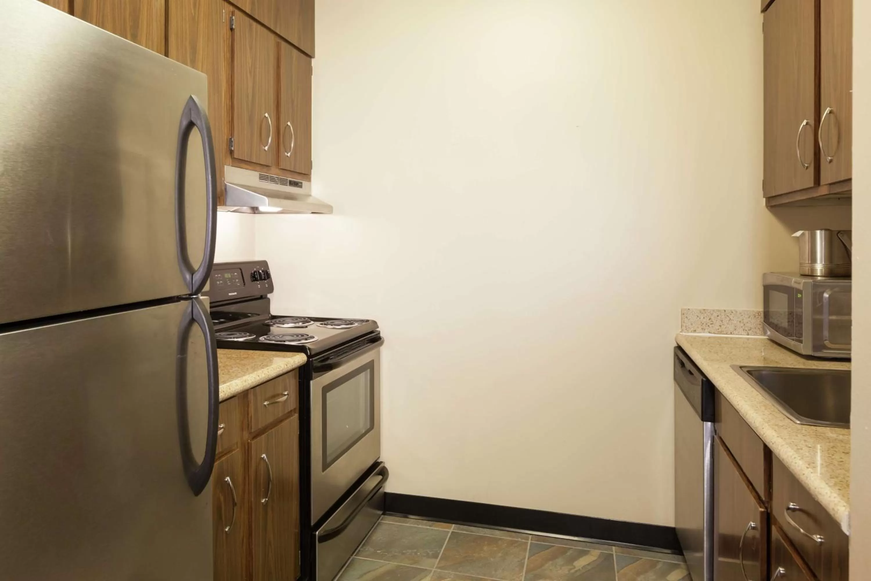 Kitchen or kitchenette in DoubleTree by Hilton Hotel & Suites Houston by the Galleria
