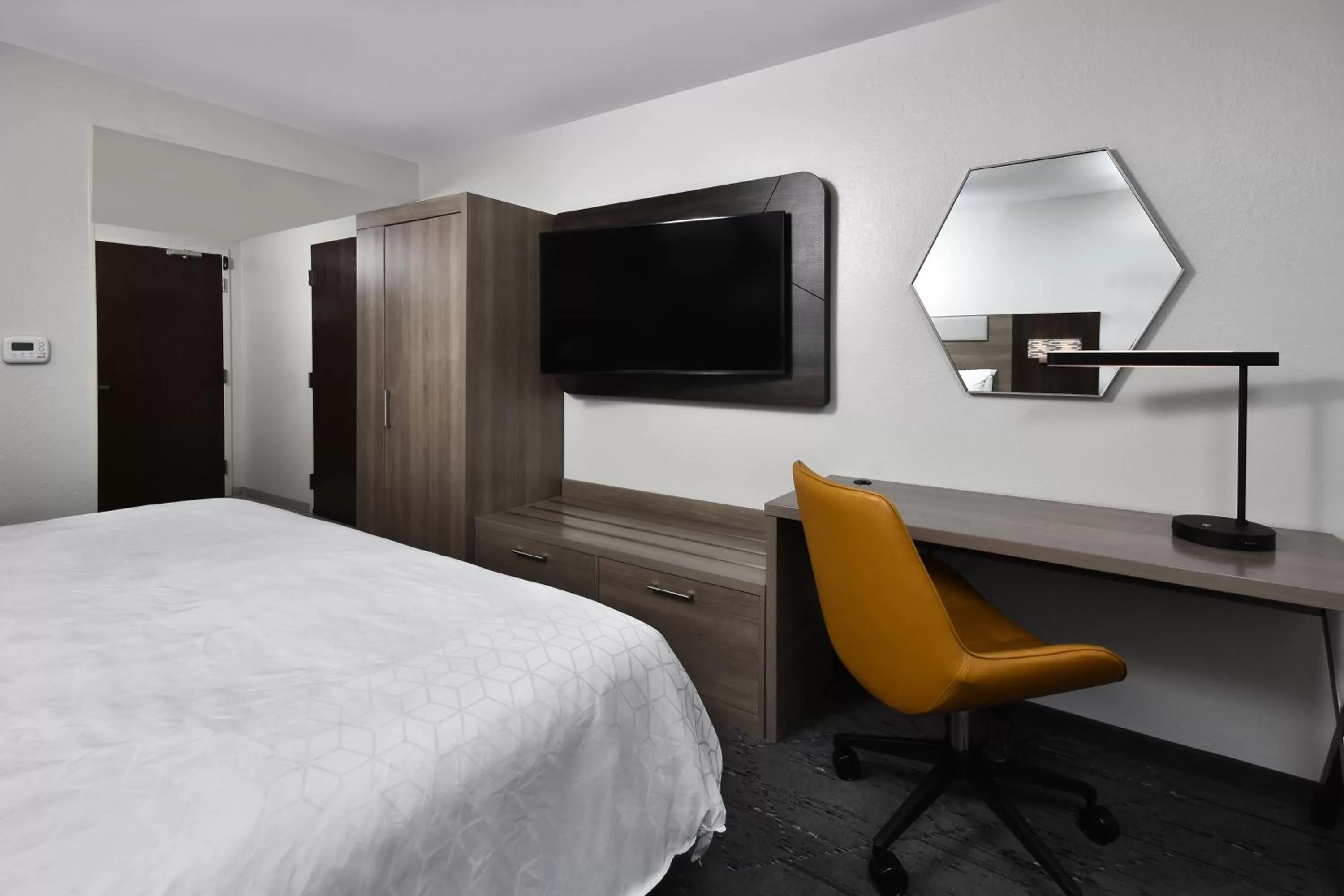 Photo of the whole room, Bed in Holiday Inn Express Richmond I-64 Short Pump Area by IHG