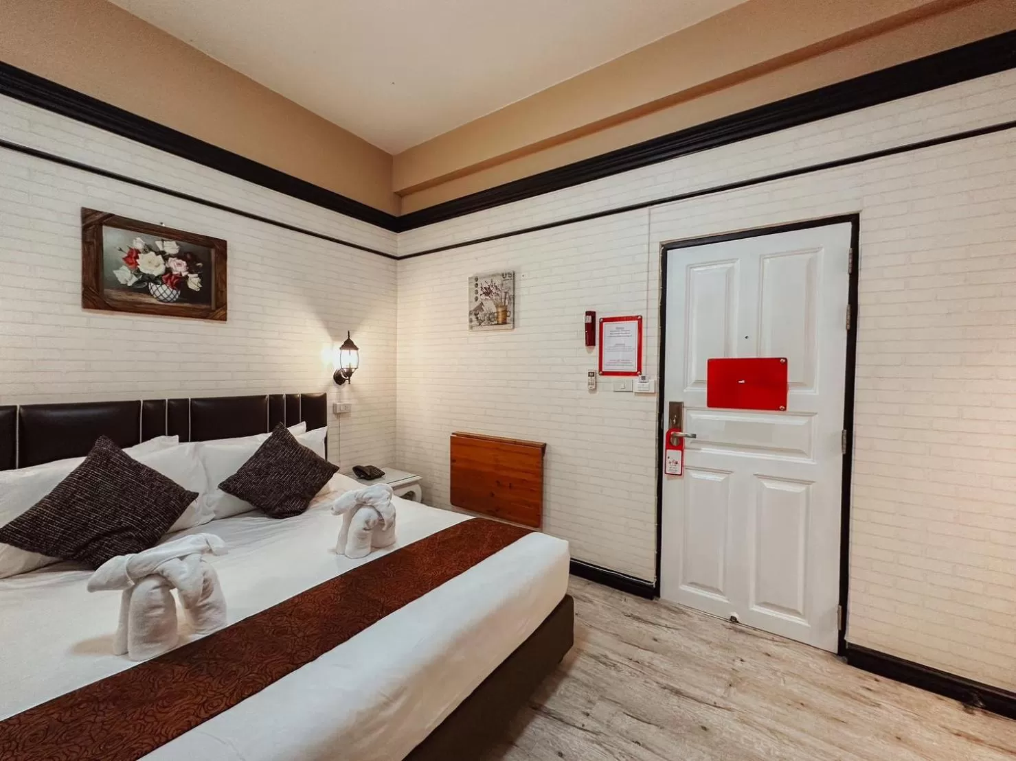 Bed in Hotel De Khuvieng