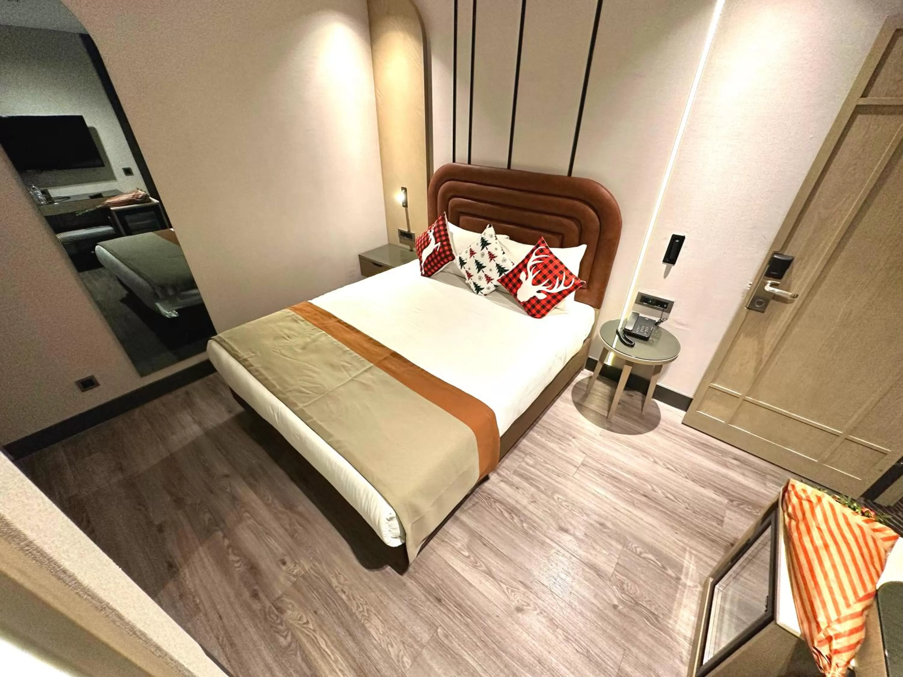 Photo of the whole room, Bed in Edition Old City Hotel