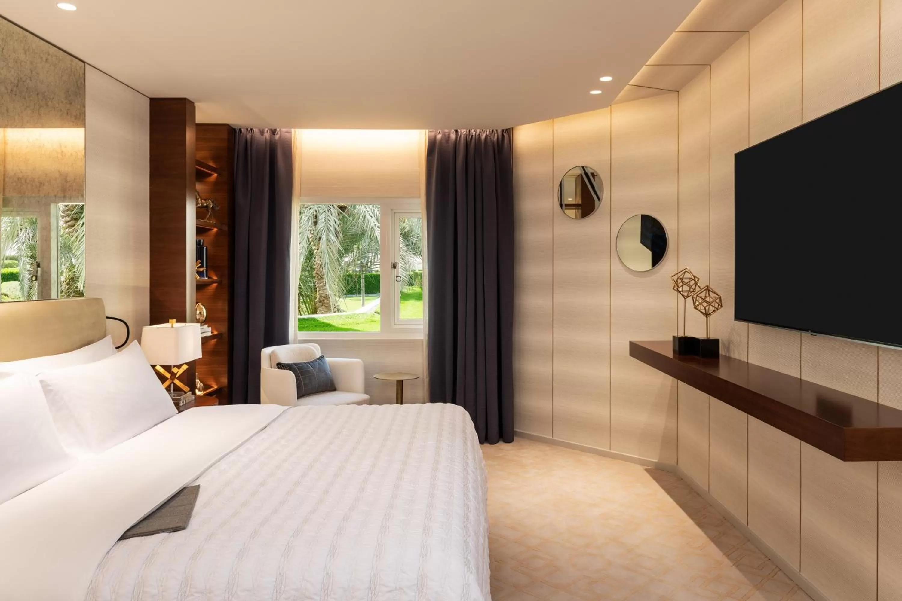 Photo of the whole room, Bed in Le Méridien Dubai Hotel & Conference Centre