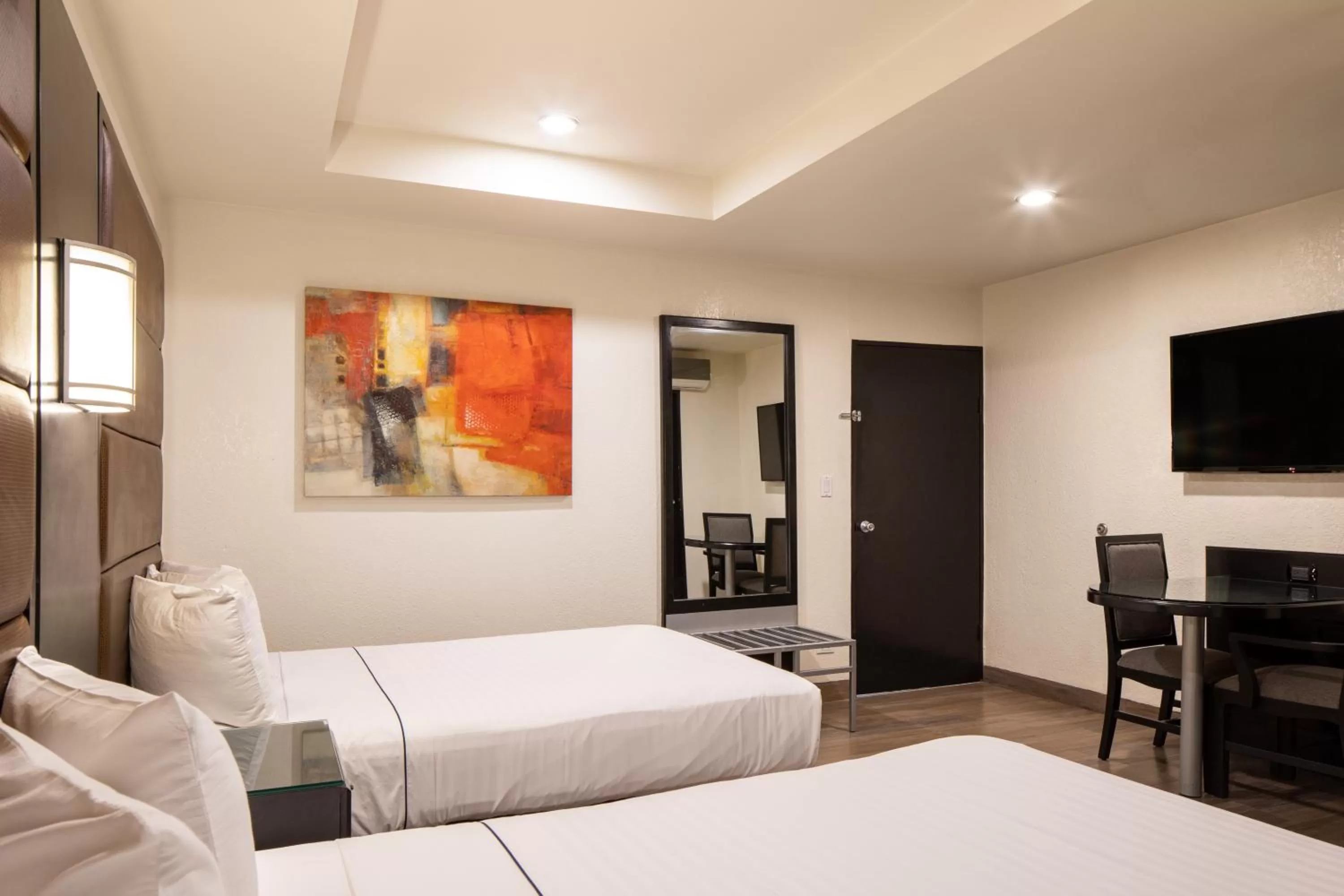 Communal lounge/ TV room, Bed in Hotel Astor Tijuana