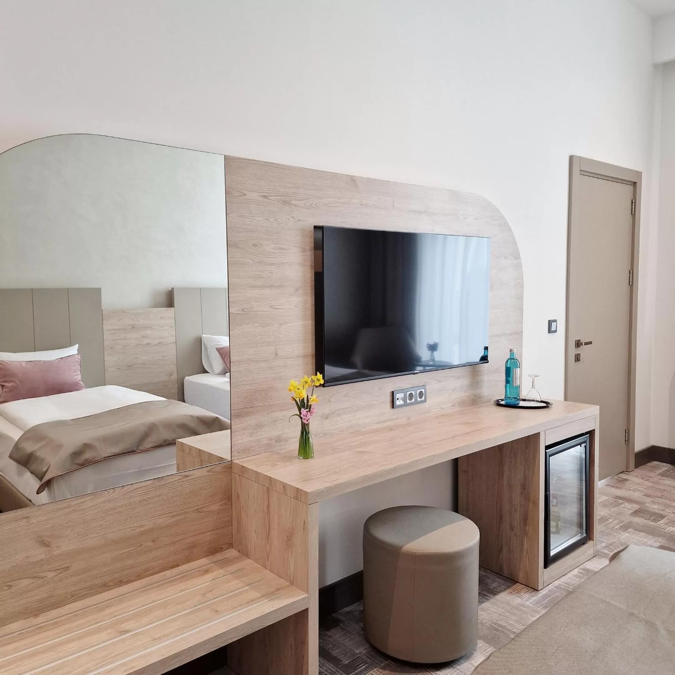 Staff, Bed in Hotel Kaiserhof