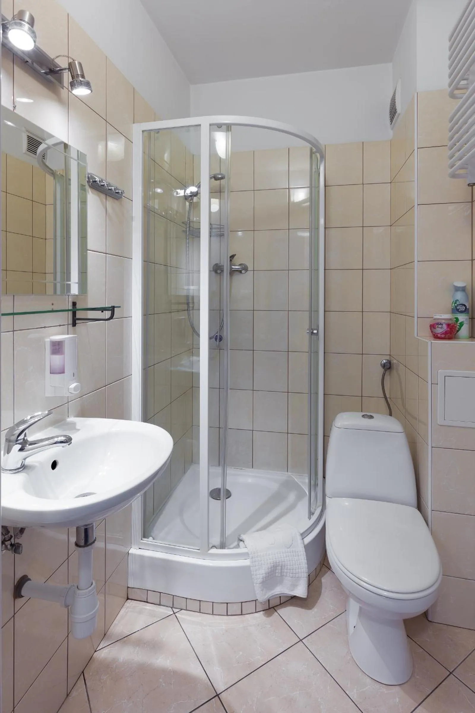 Shower in Tatamka Hostel