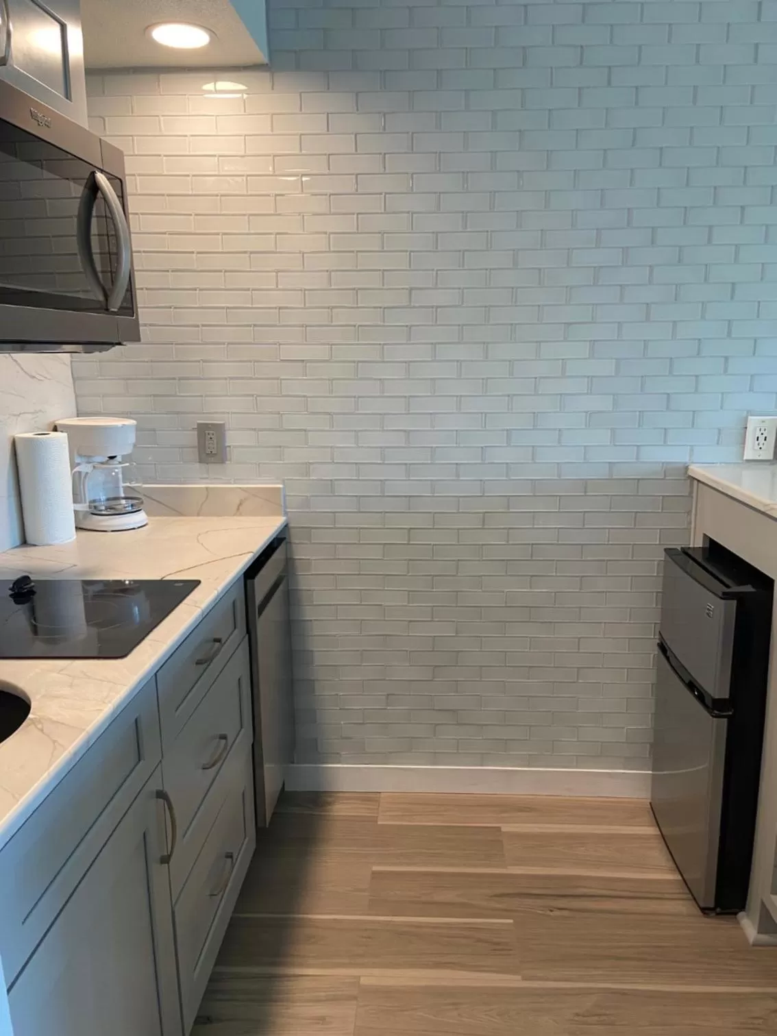 Coffee/tea facilities in The Victorian Condo/Hotel