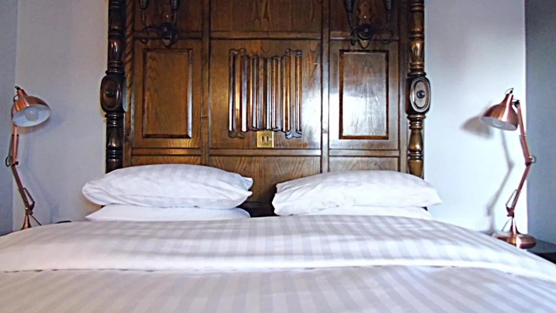 Bed in The Lion Hotel