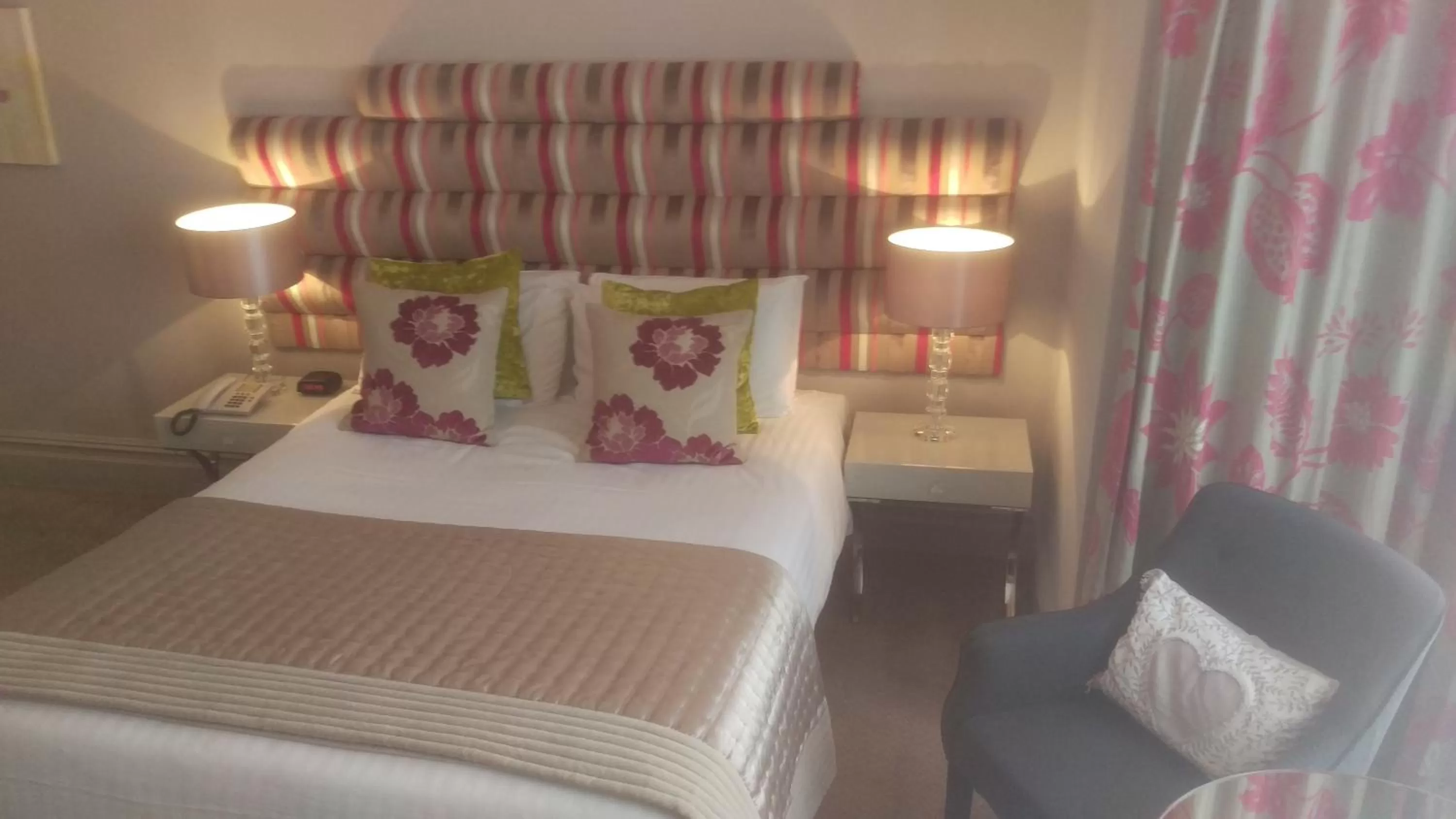 Photo of the whole room, Bed in Best Western Brook Hotel