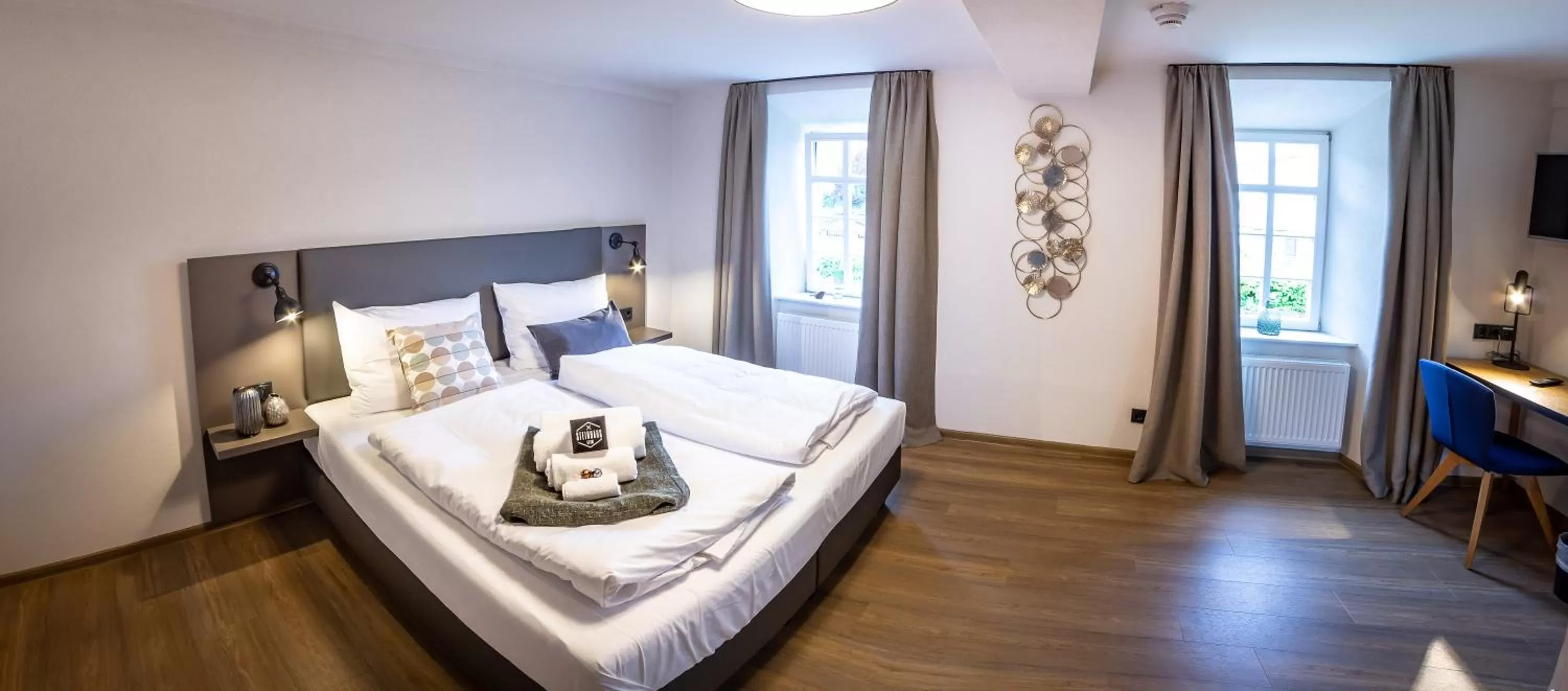 Photo of the whole room, Bed in STEINHAUS 1718