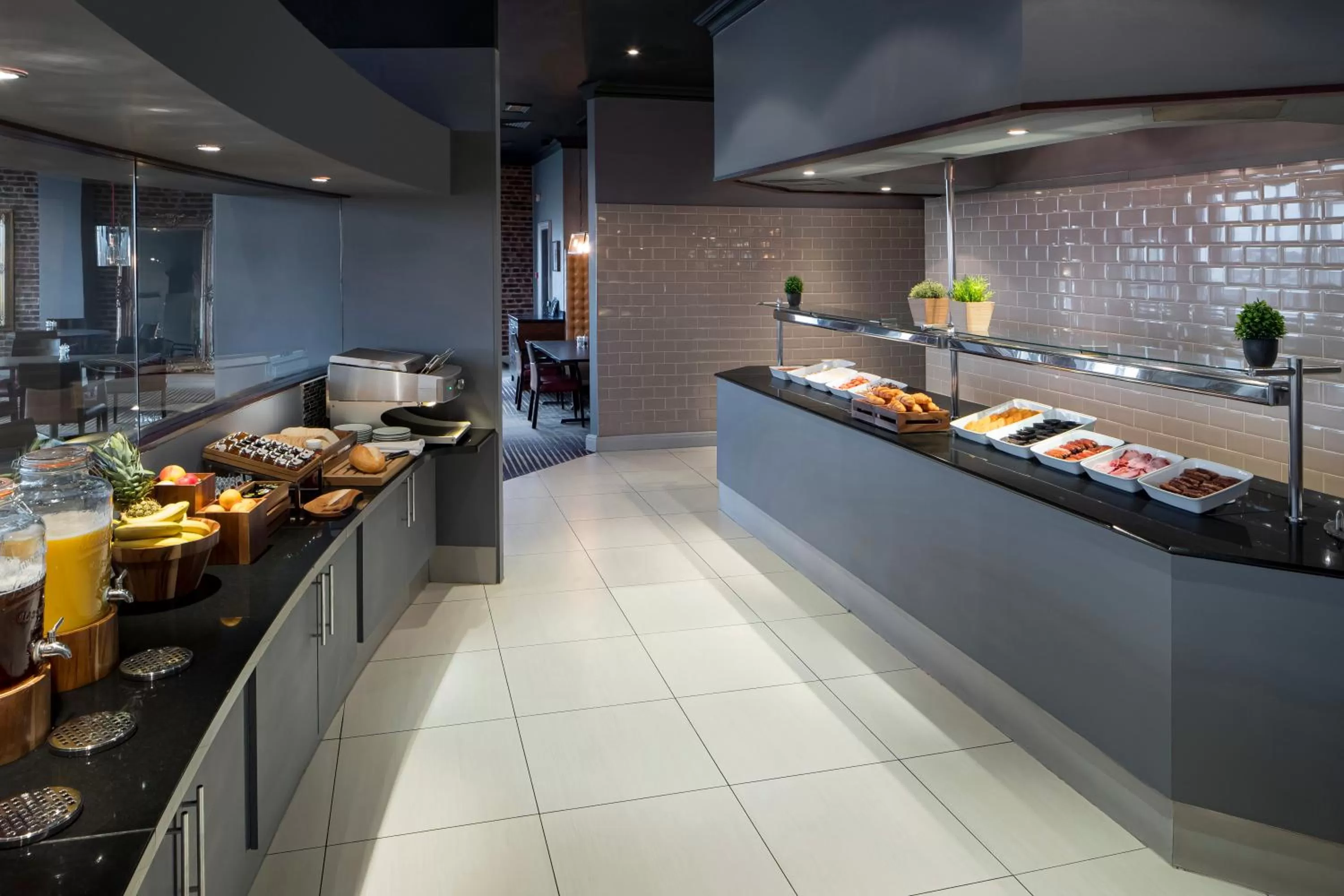 Restaurant/places to eat in Crowne Plaza Chester by IHG