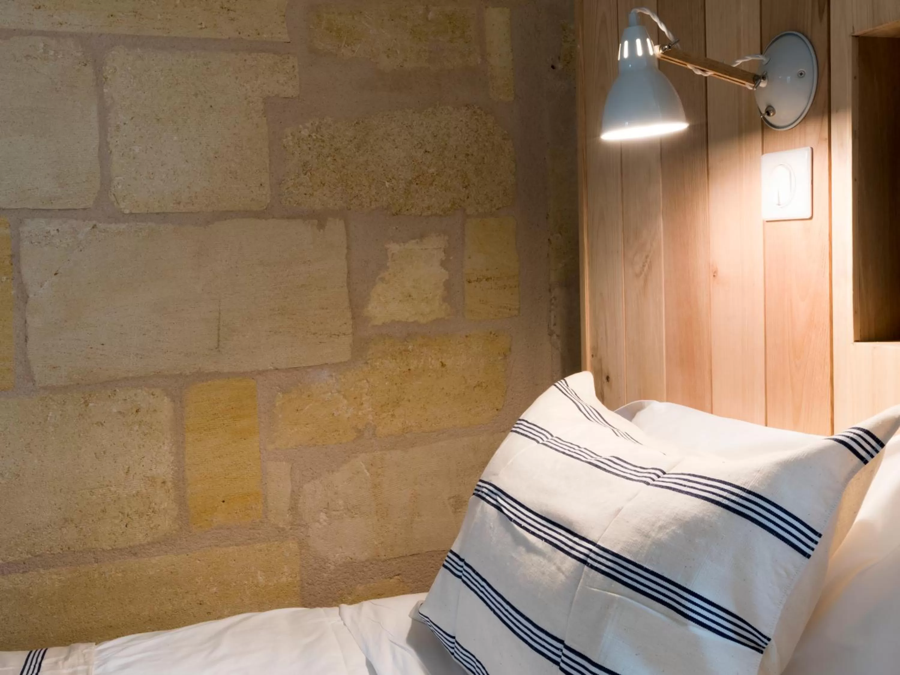 Bed in Auberge de la Commanderie