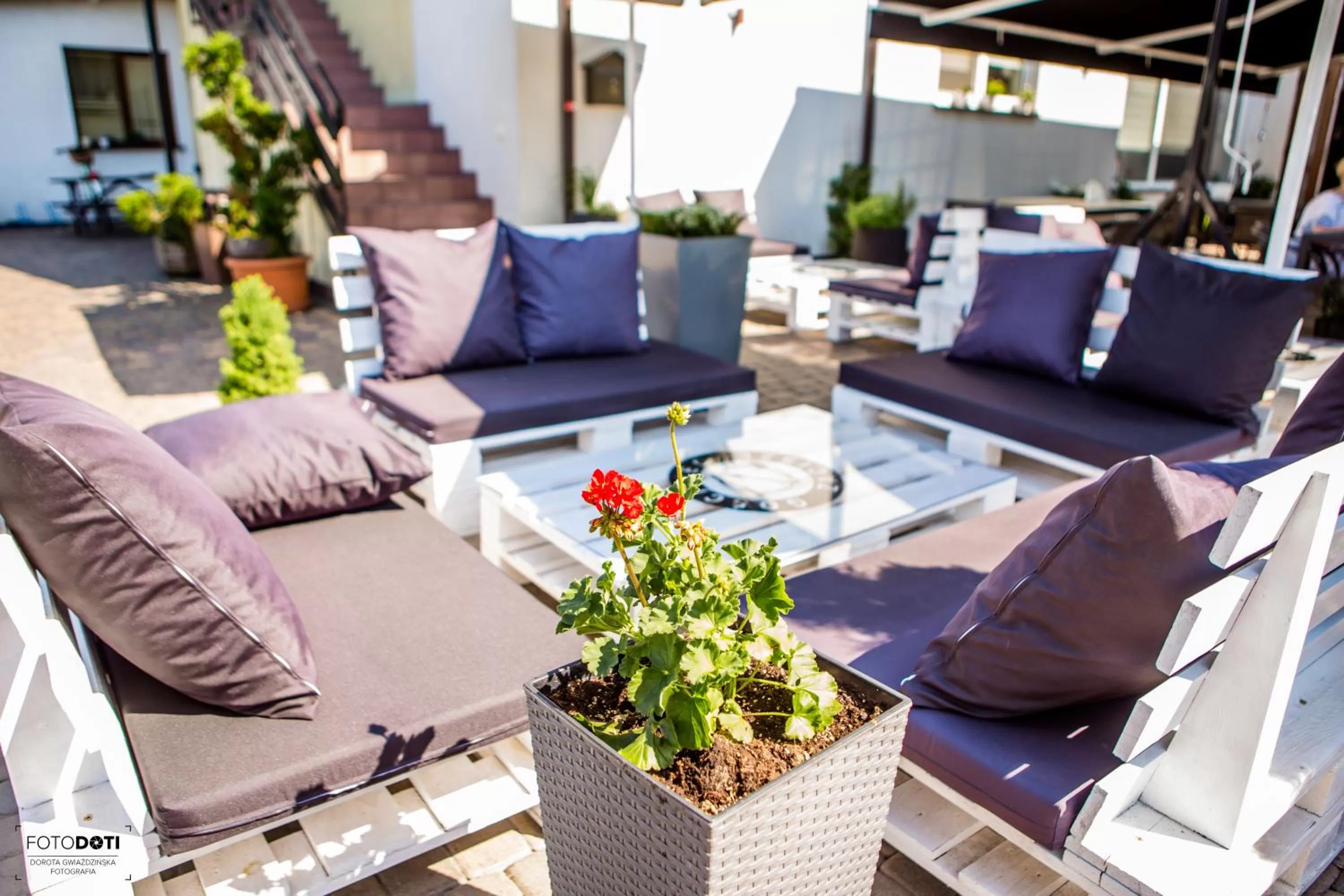 GOŚCINIEC ZACISZE - pokoje & restauracja blisko A2 Dąbie - Uniejów