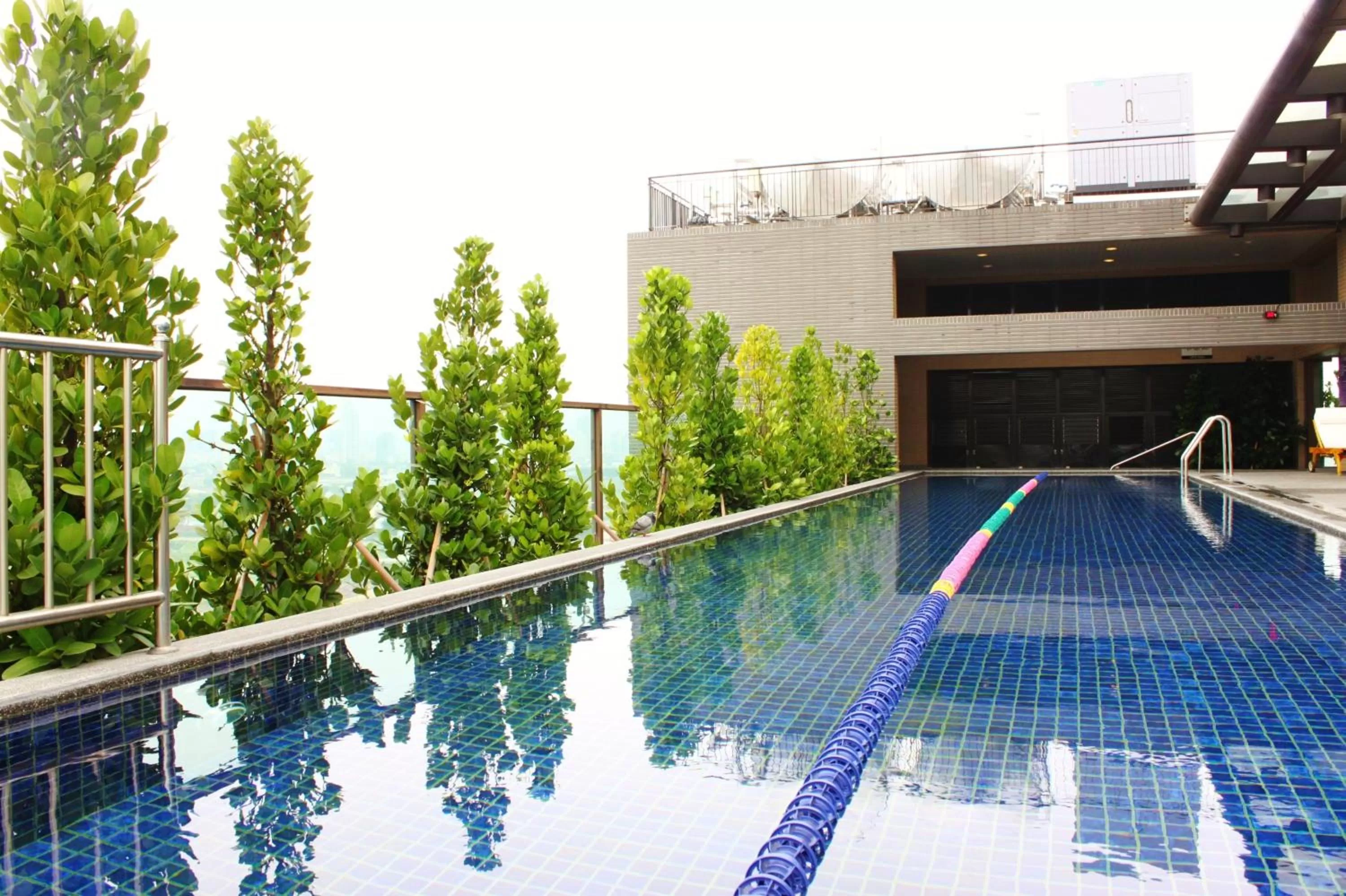 Swimming pool in Golden Tulip Zhong Xin Hotel Taichung