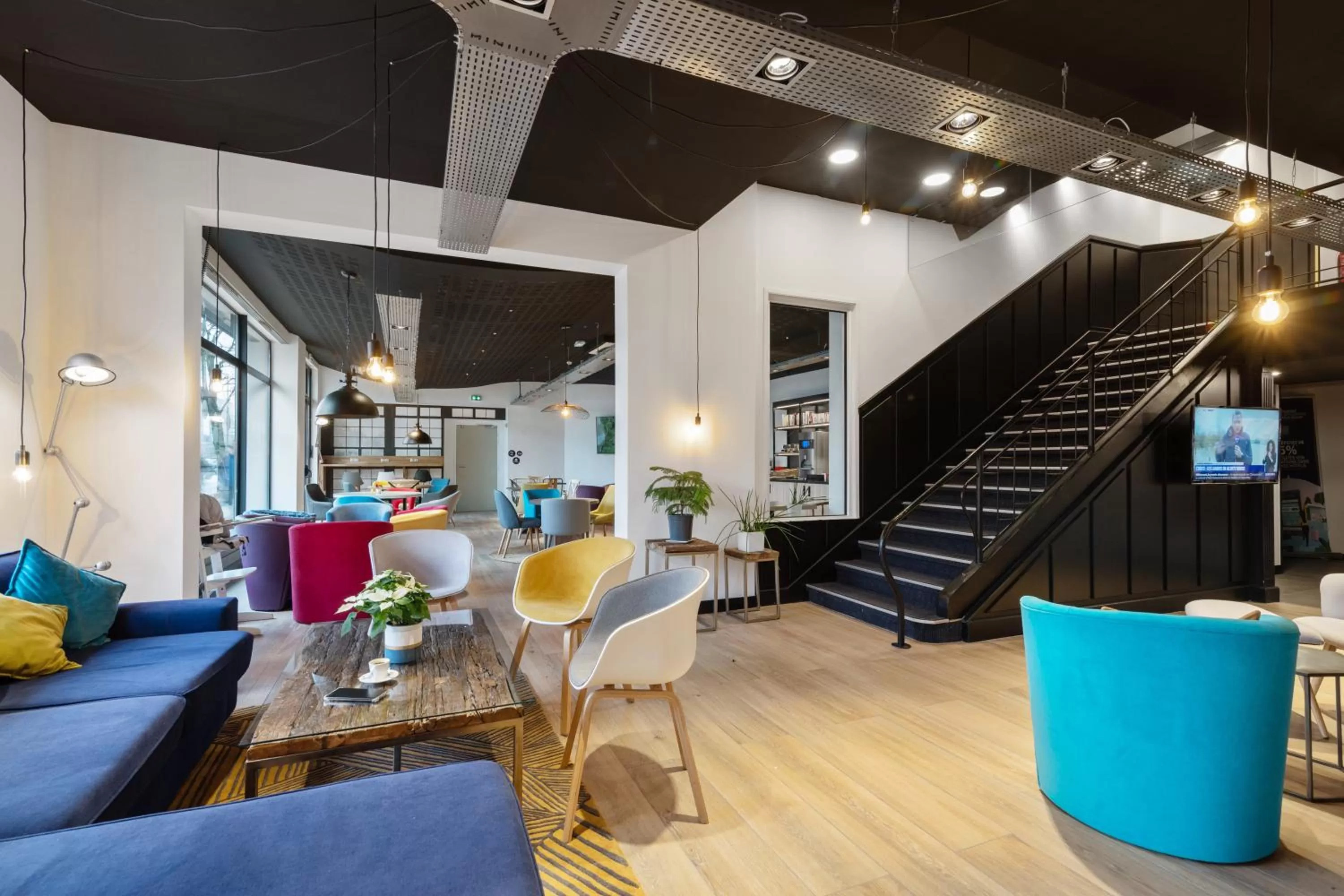 Lobby or reception in Campanile Epinal Centre - Gare