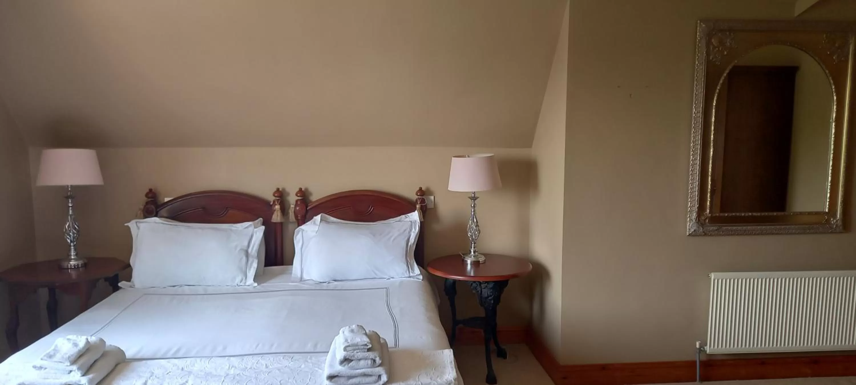 Bed in Ardsallagh Lodge