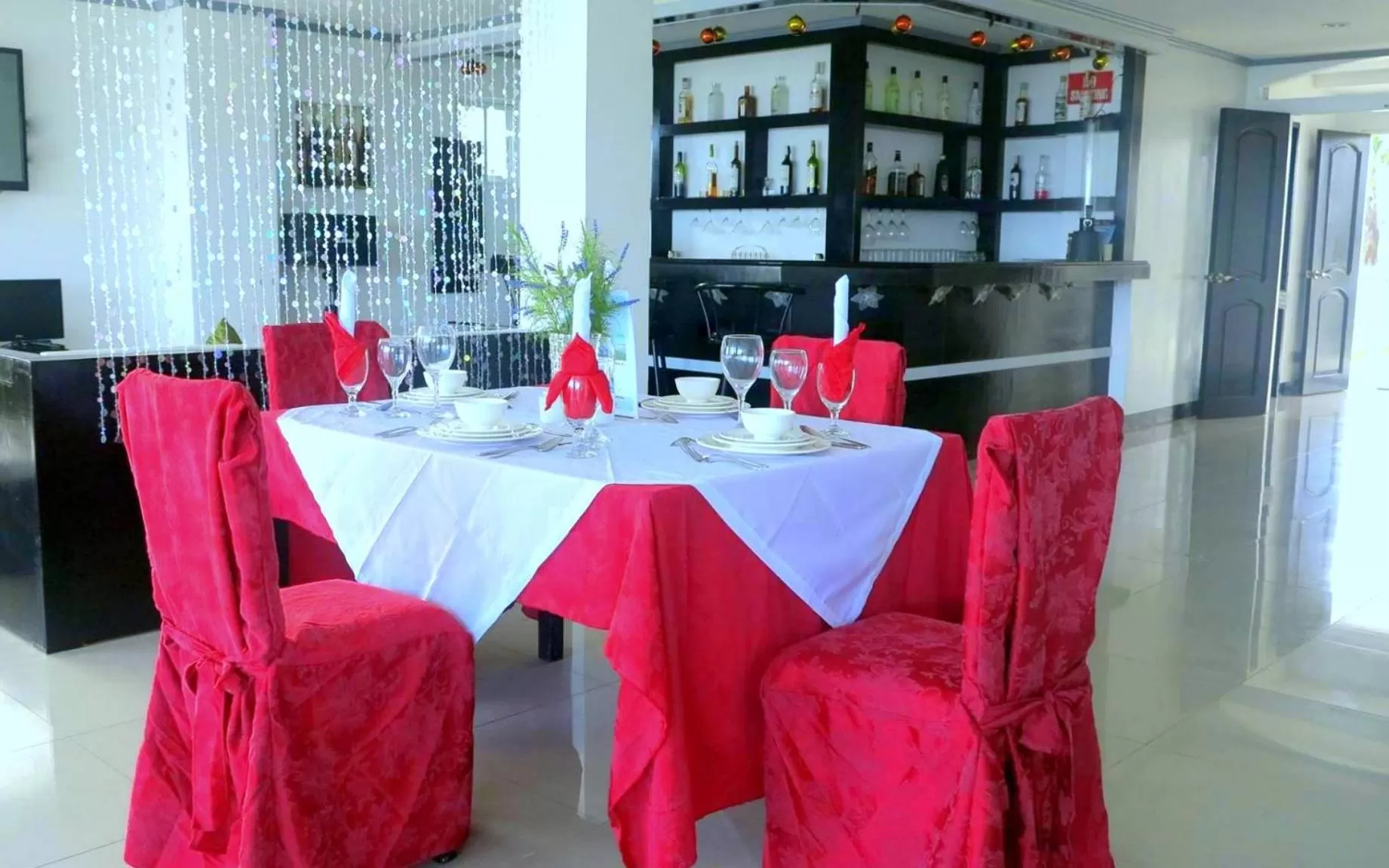 Restaurant/places to eat in Bohol South Beach Hotel