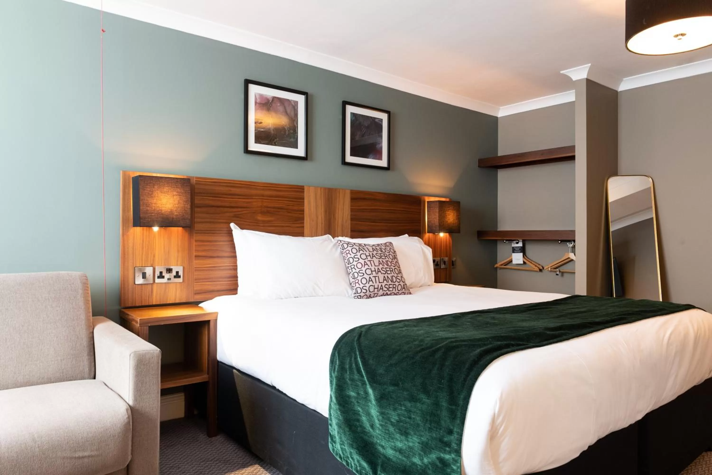 Bed in The Oatlands Chaser by Innkeeper's Collection