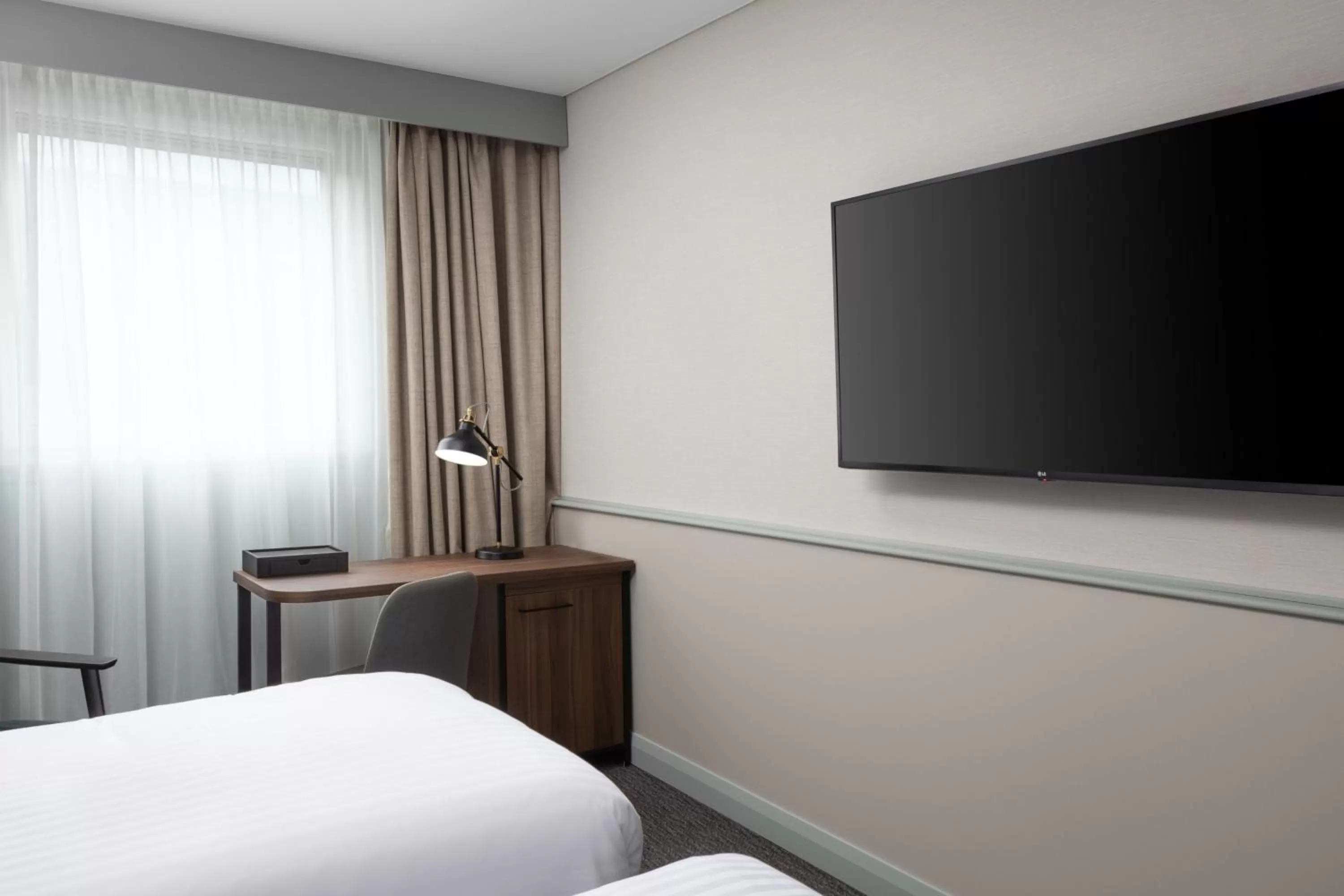 Bedroom, Bed in Four Points by Sheraton Edinburgh