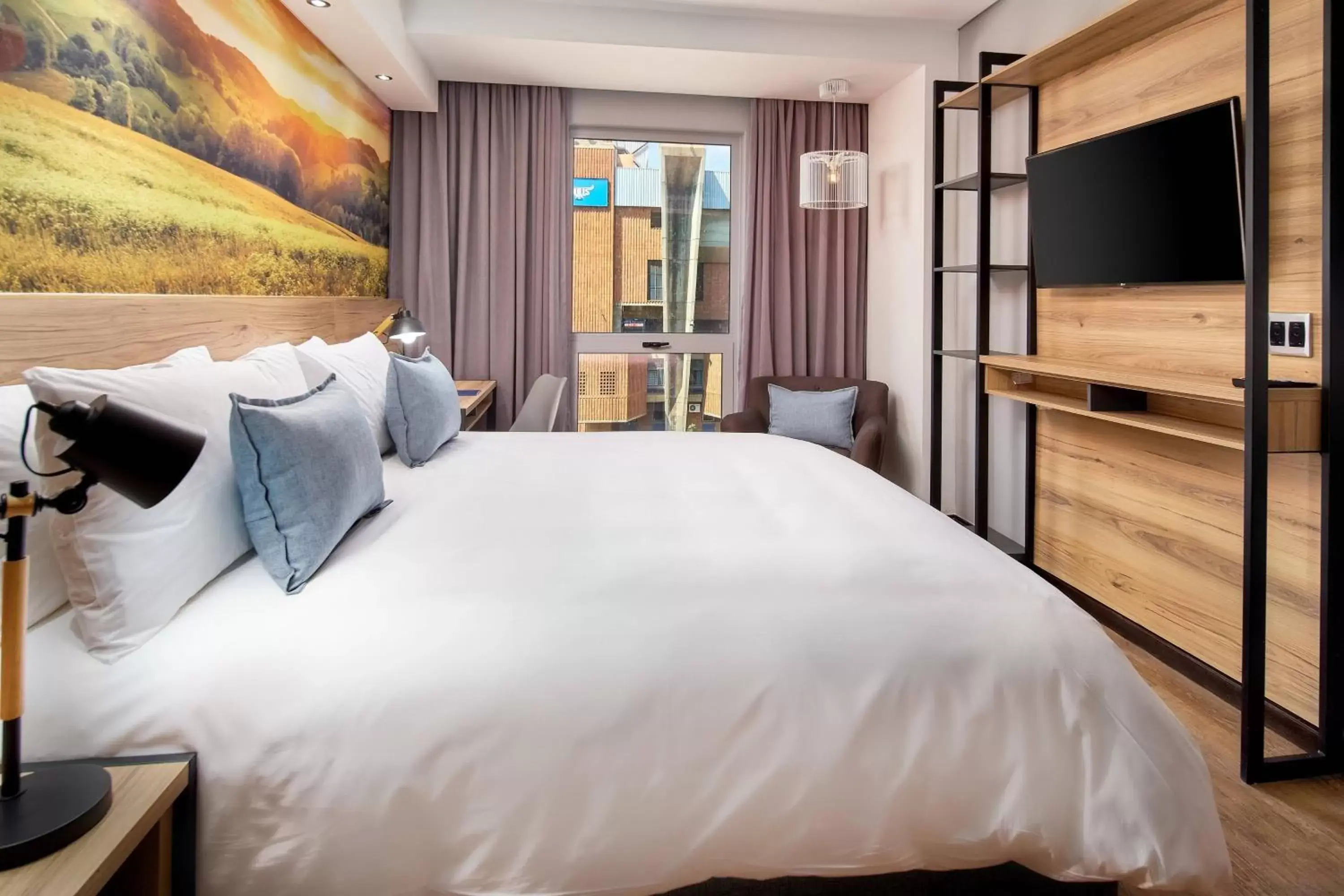 Guest room, 1 King, City view in Protea Hotel by Marriott Pretoria Loftus Park Guest room, 1 King, City view in Protea Hotel by Marriott Pretoria Loftus Park