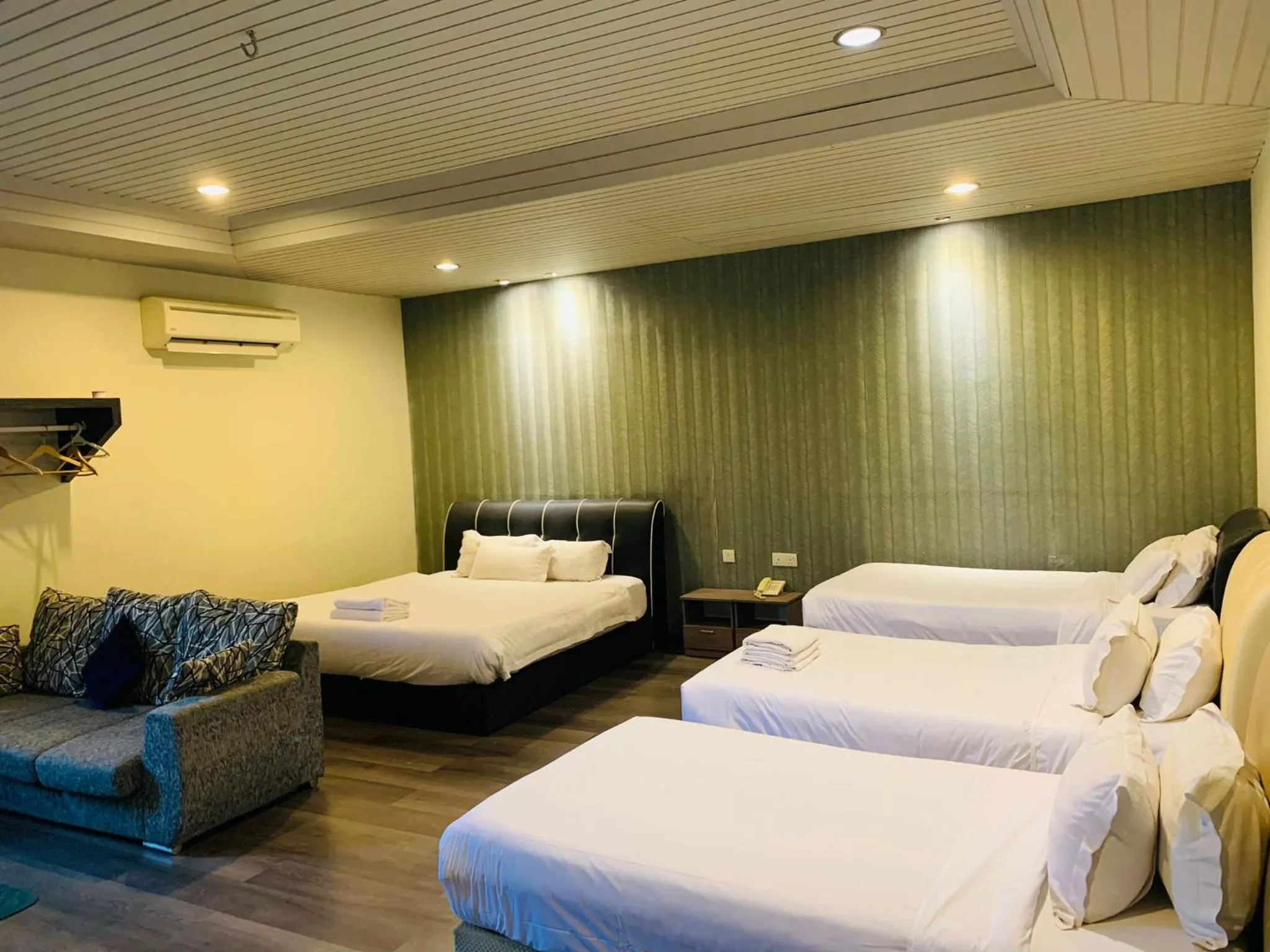 Photo of the whole room, Bed in I Garden Hotel