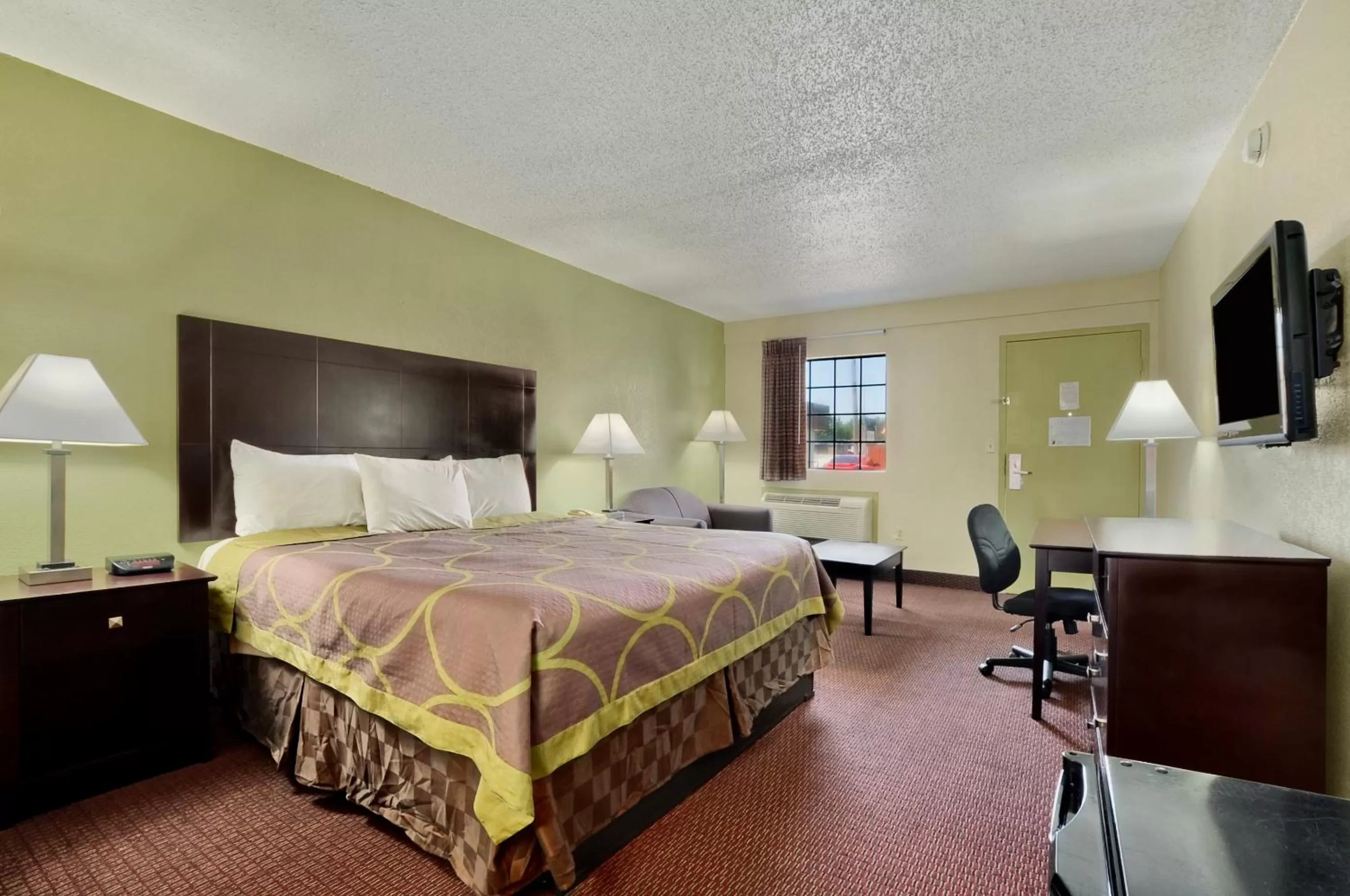 Bedroom, Bed in Super 8 by Wyndham Monticello AR