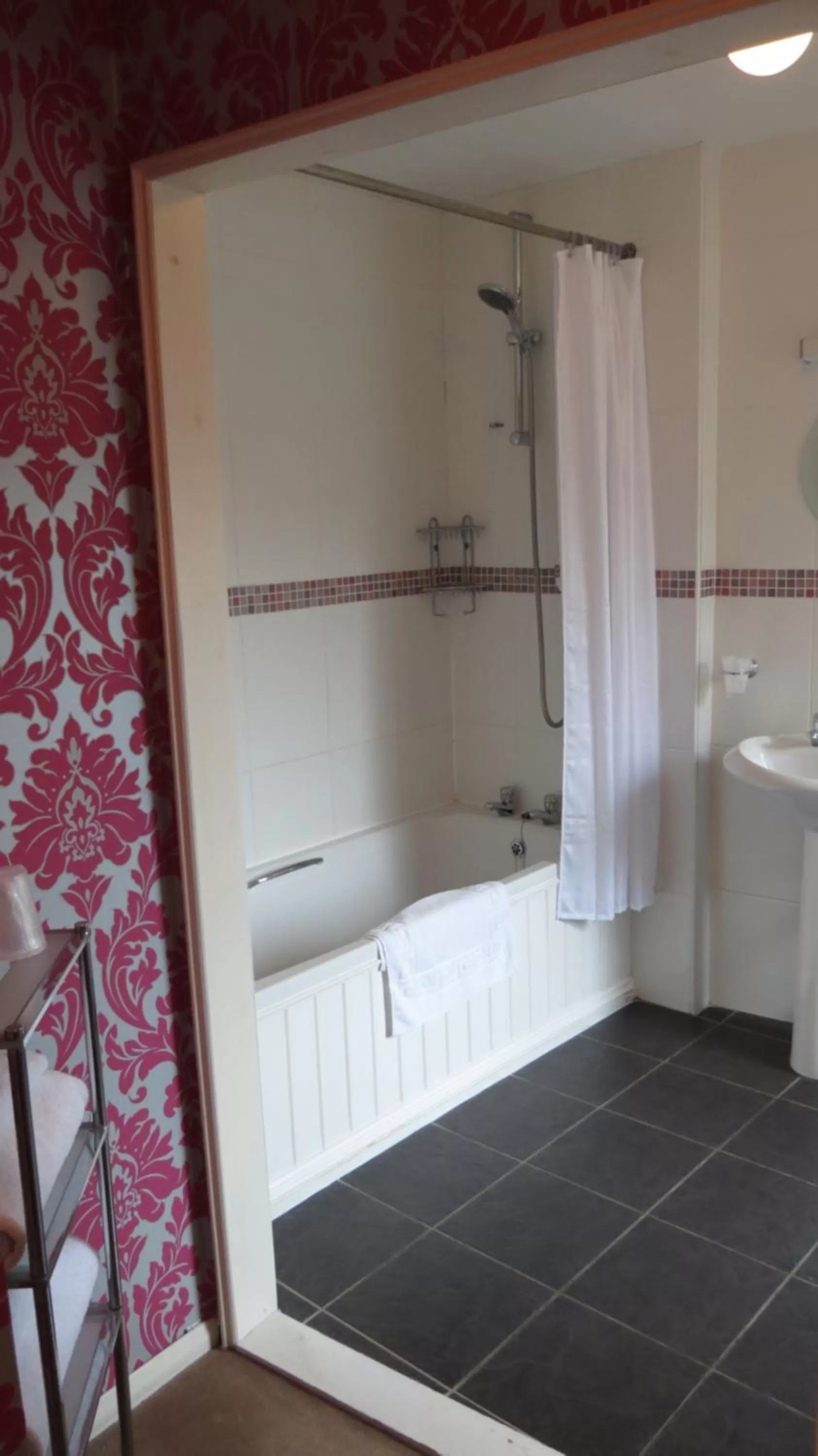 Bathroom in The Lion Waddesdon