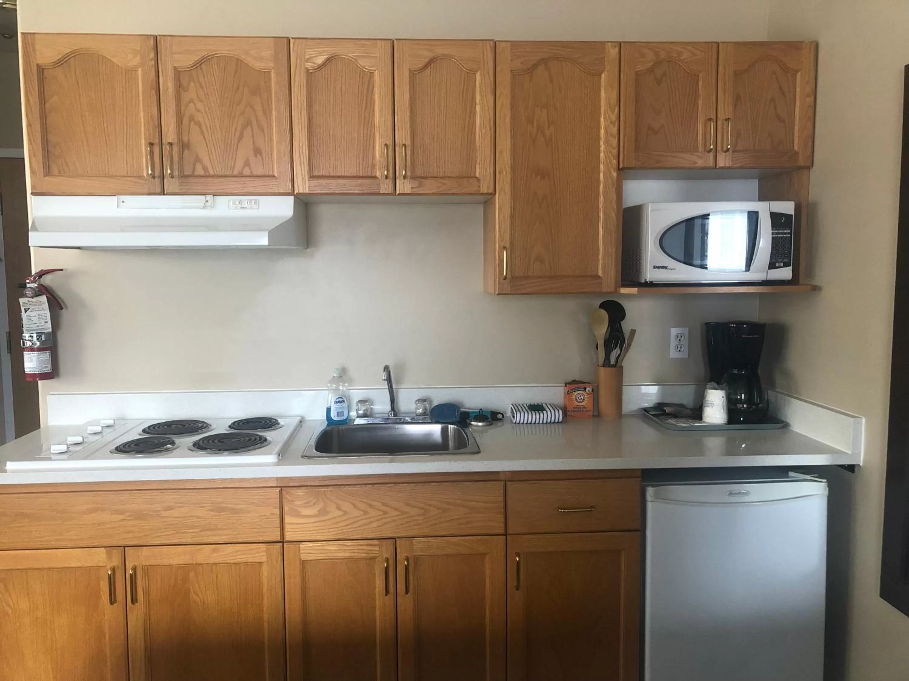 Kitchen or kitchenette in Days Inn by Wyndham Hinton