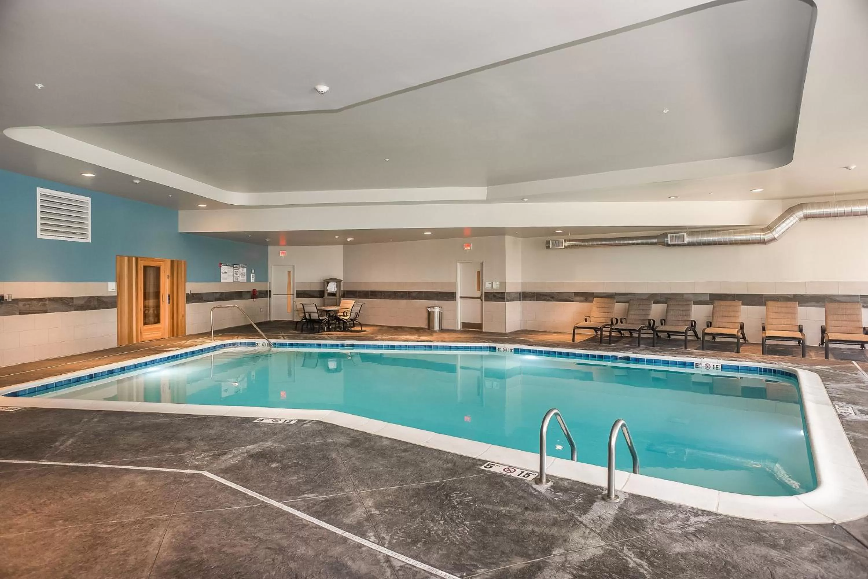 Swimming pool in Holiday Inn Hotel & Suites - Joliet Southwest by IHG