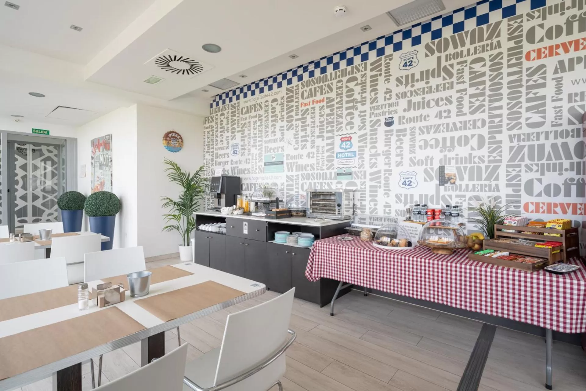 Buffet breakfast in Alda Route 42