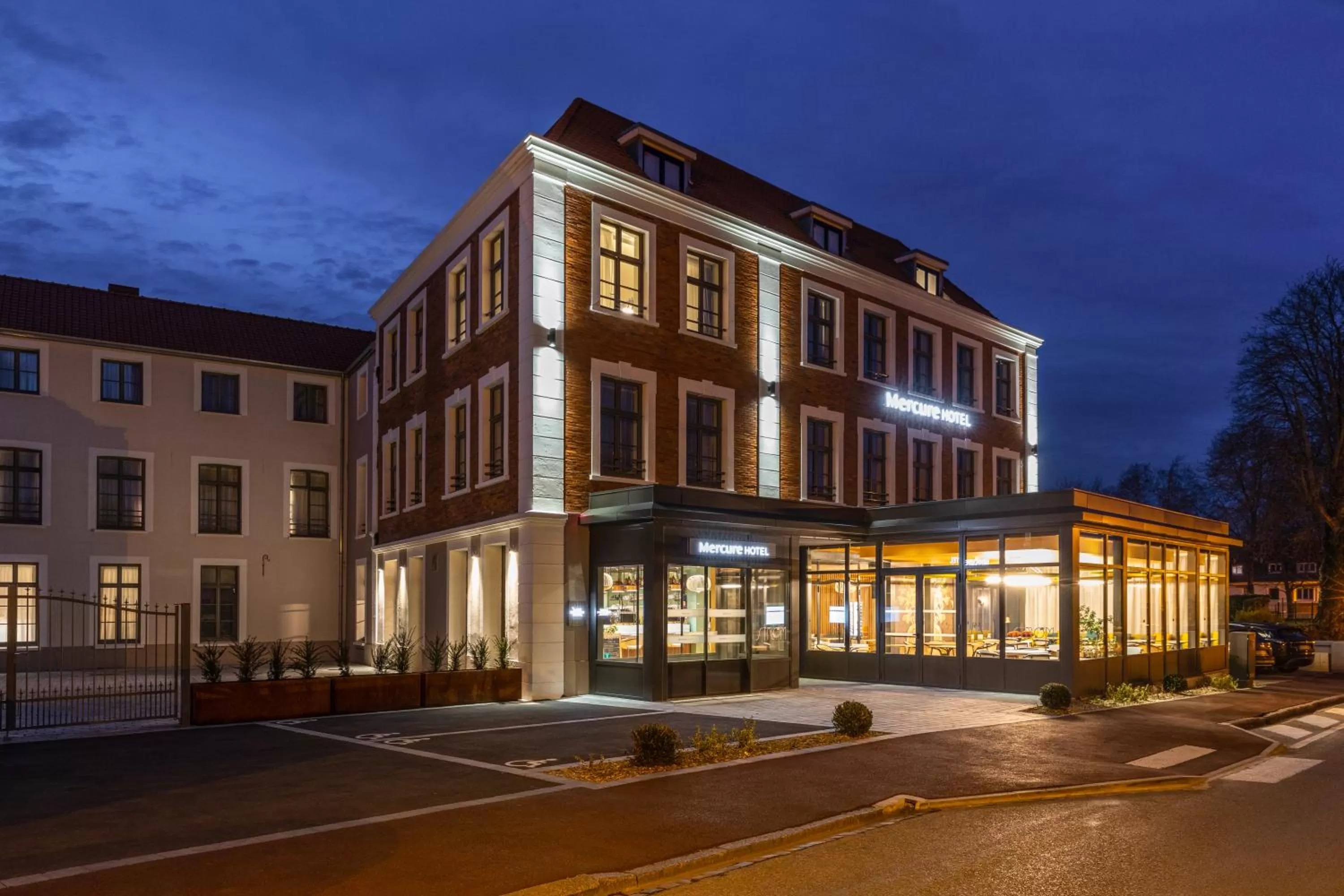 Property building in Mercure Saint Omer Centre Gare