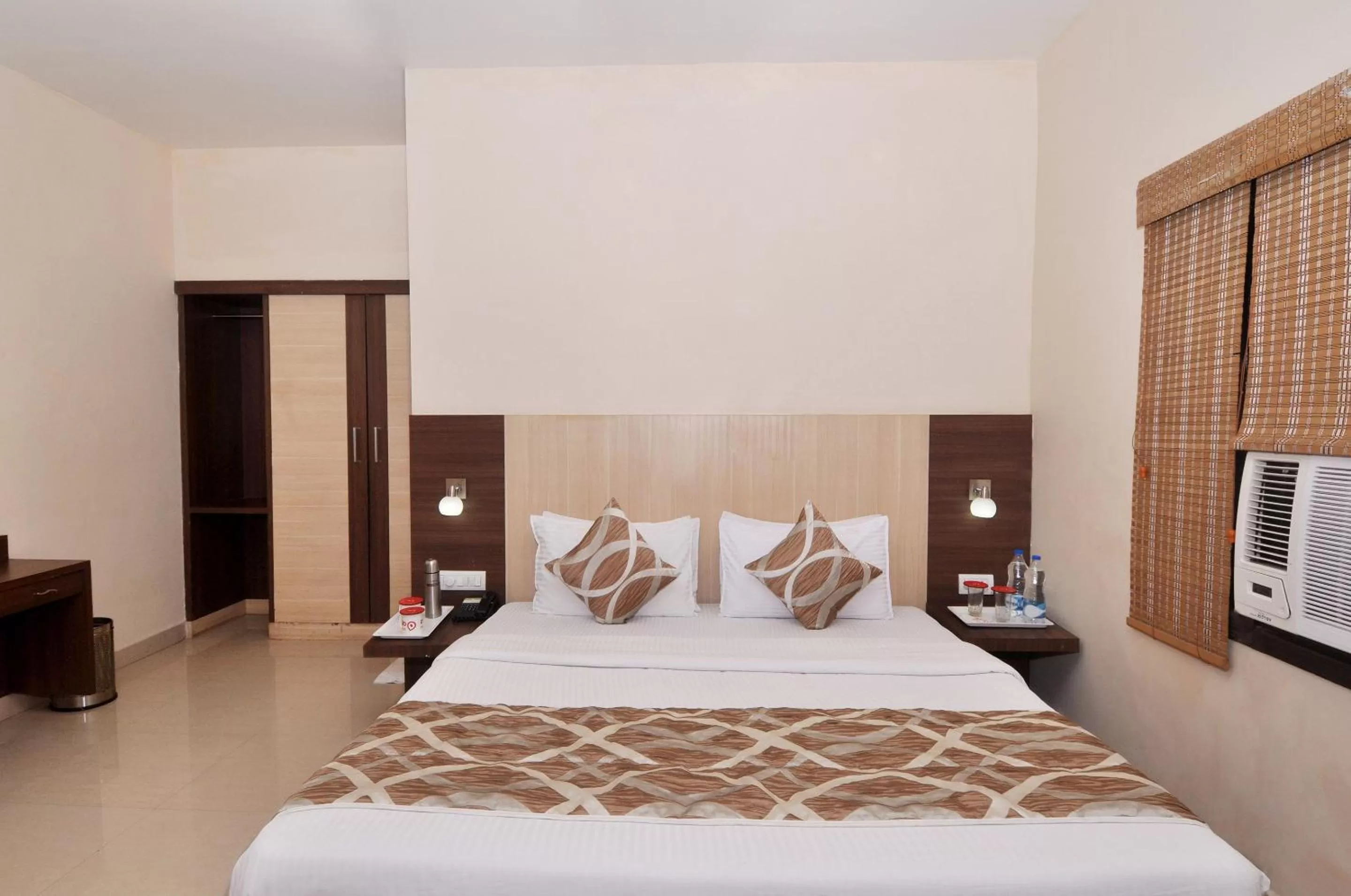 Bedroom, Bed in Sivamurugan Hotels