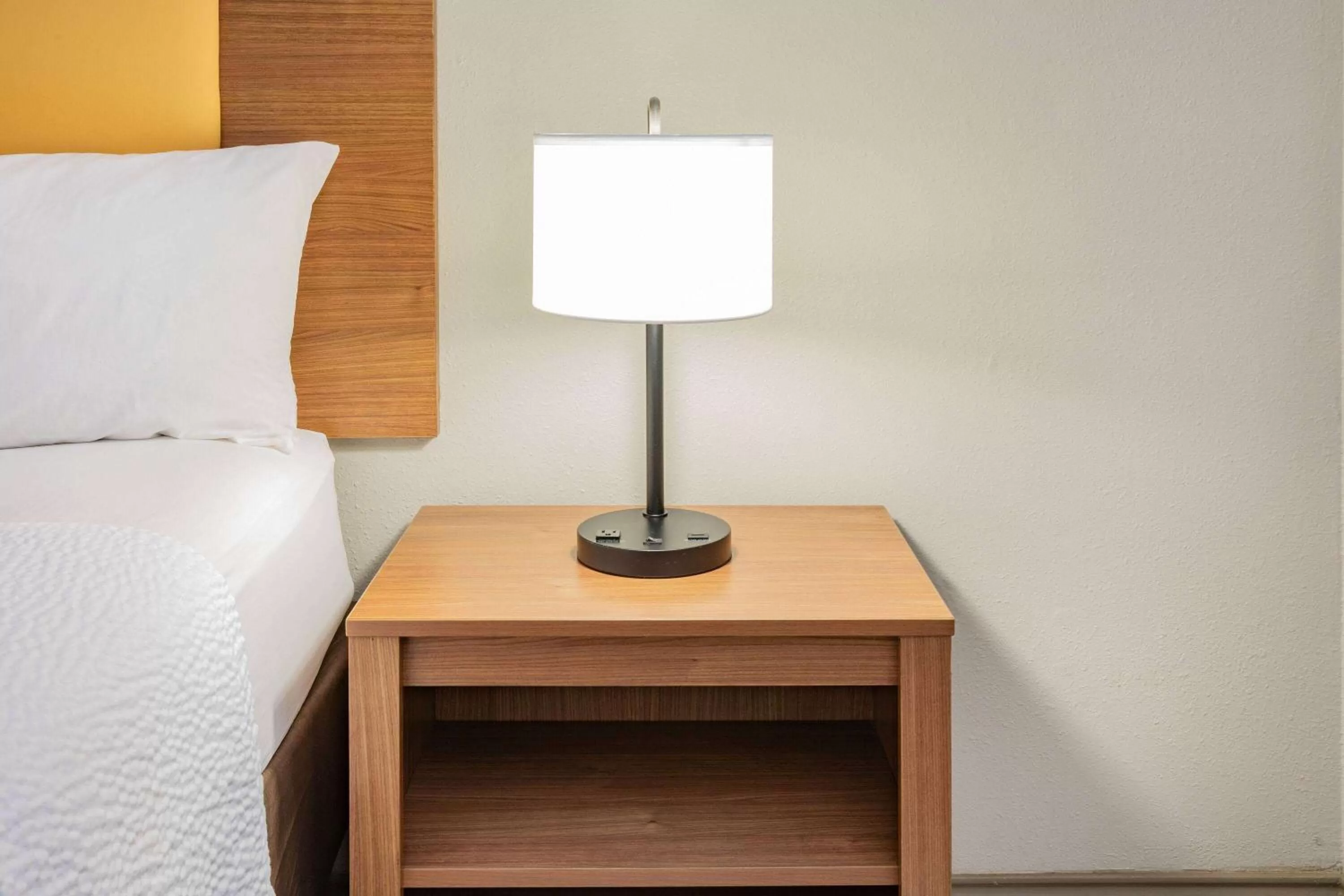 Photo of the whole room, Bed in Days Inn & Suites by Wyndham Huntsville