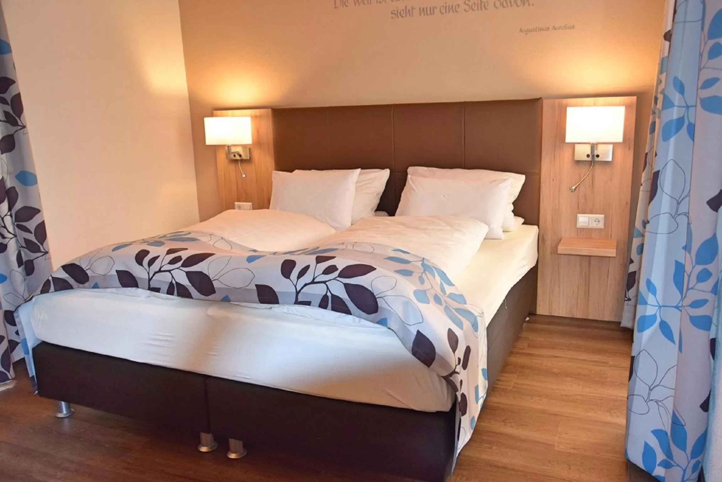 Bedroom, Bed in Cafe-Hotel Altreuter