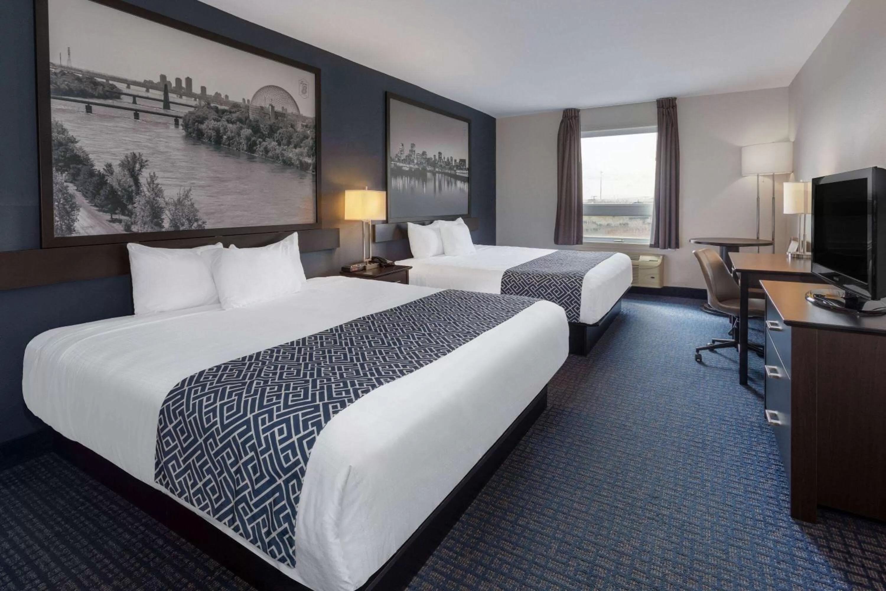 Photo of the whole room, Bed in Super 8 by Wyndham Lachenaie/Terrebonne