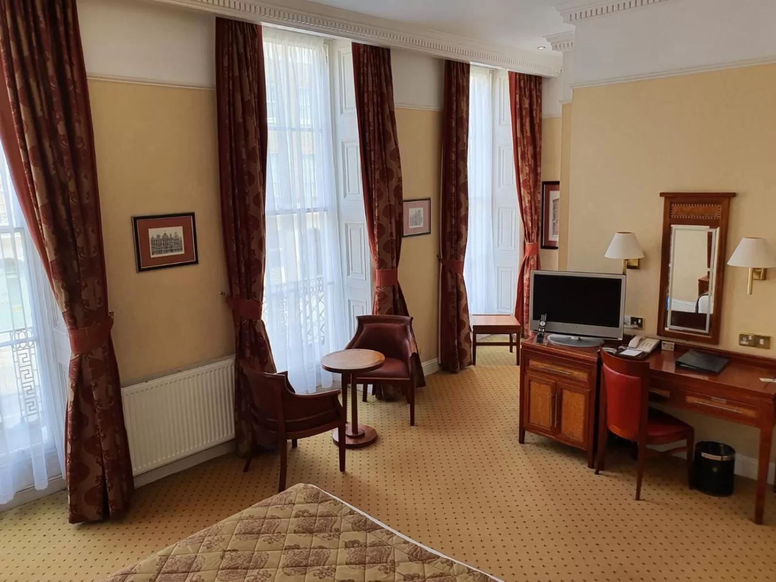 Seating area in Grange Clarendon Hotel