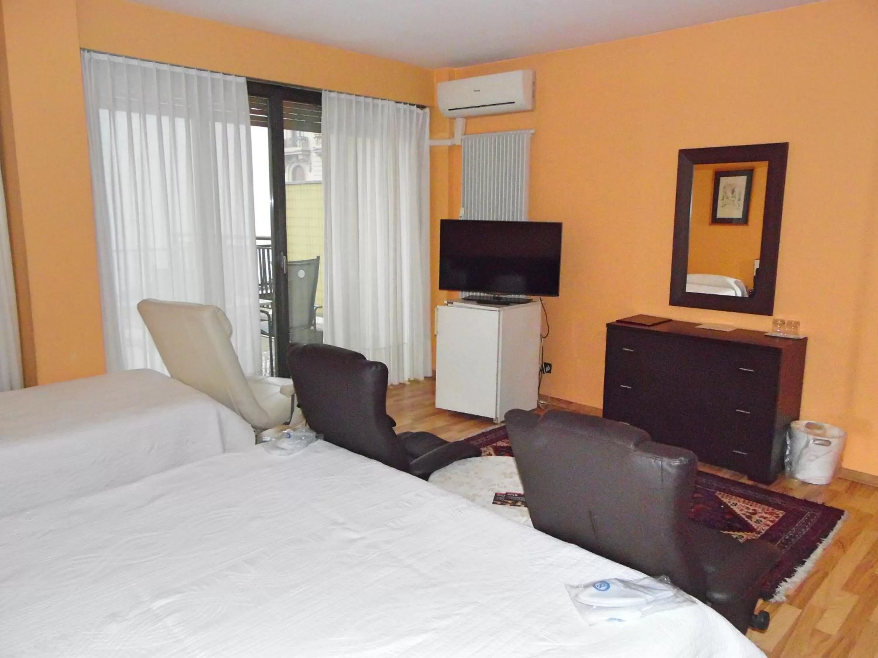 Photo of the whole room, Bed in Swiss Lodge Nassa Garni