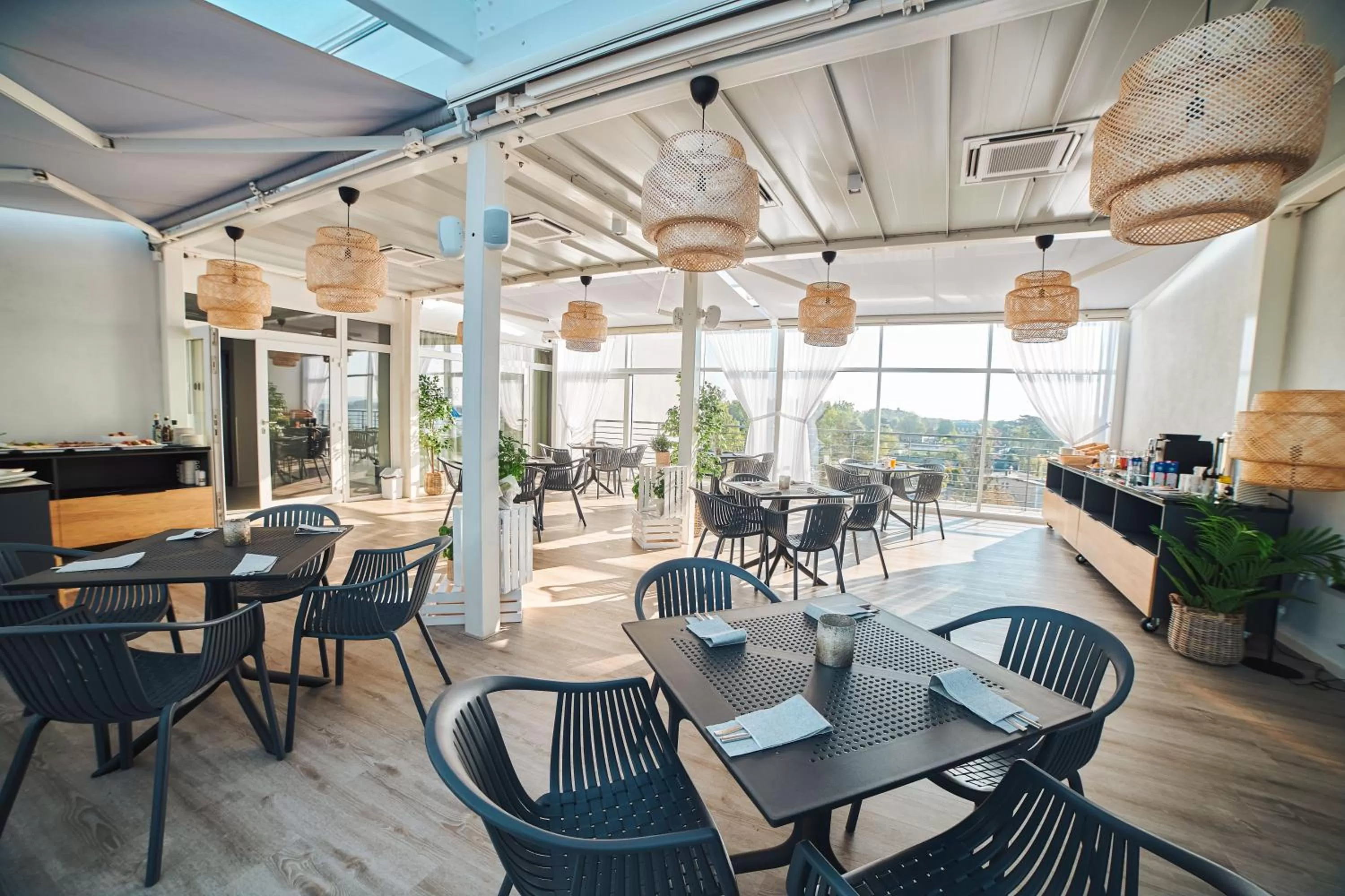 Restaurant/places to eat in Molo Park Aparthotel