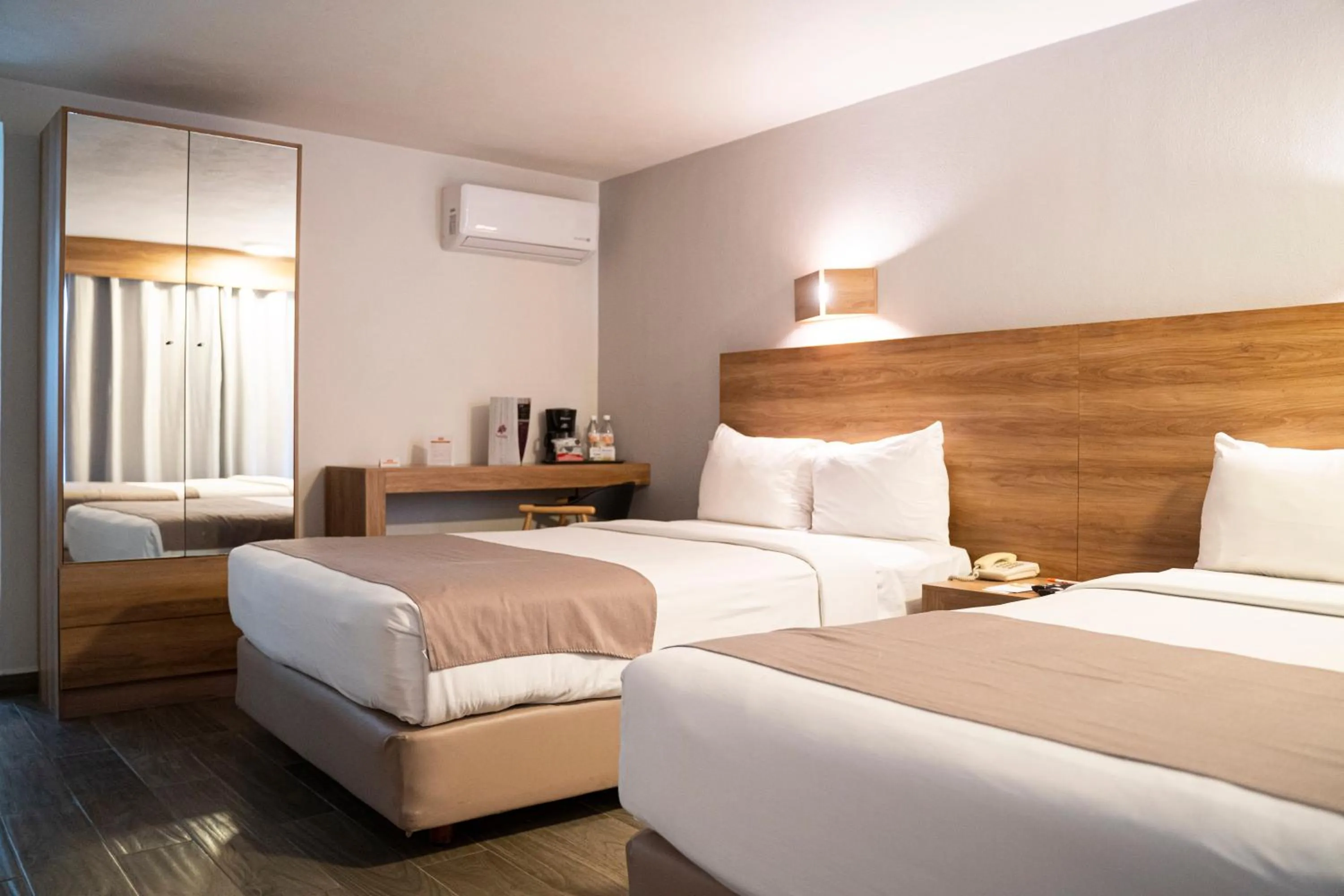 Living room, Bed in La Posada Hotel y Suites