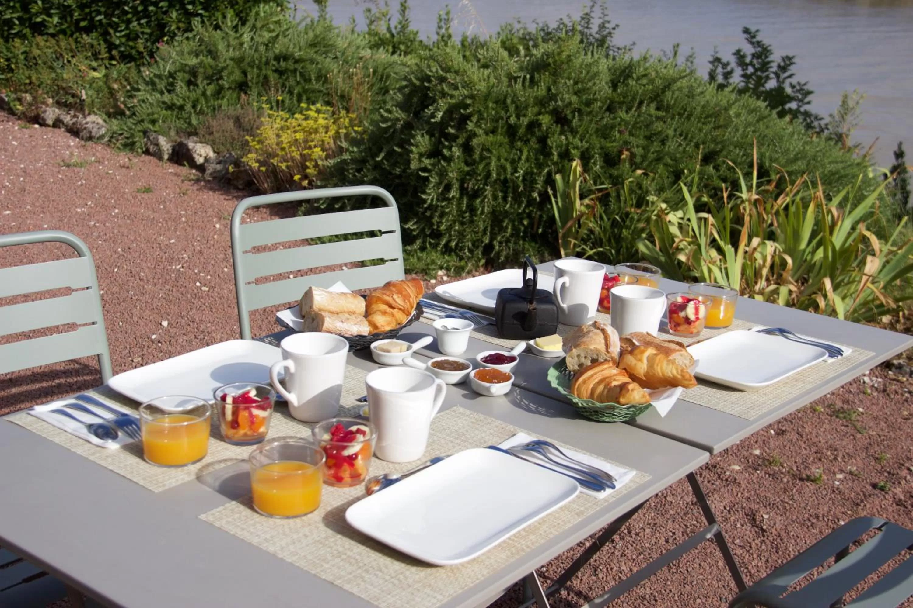 Breakfast in La Charentine