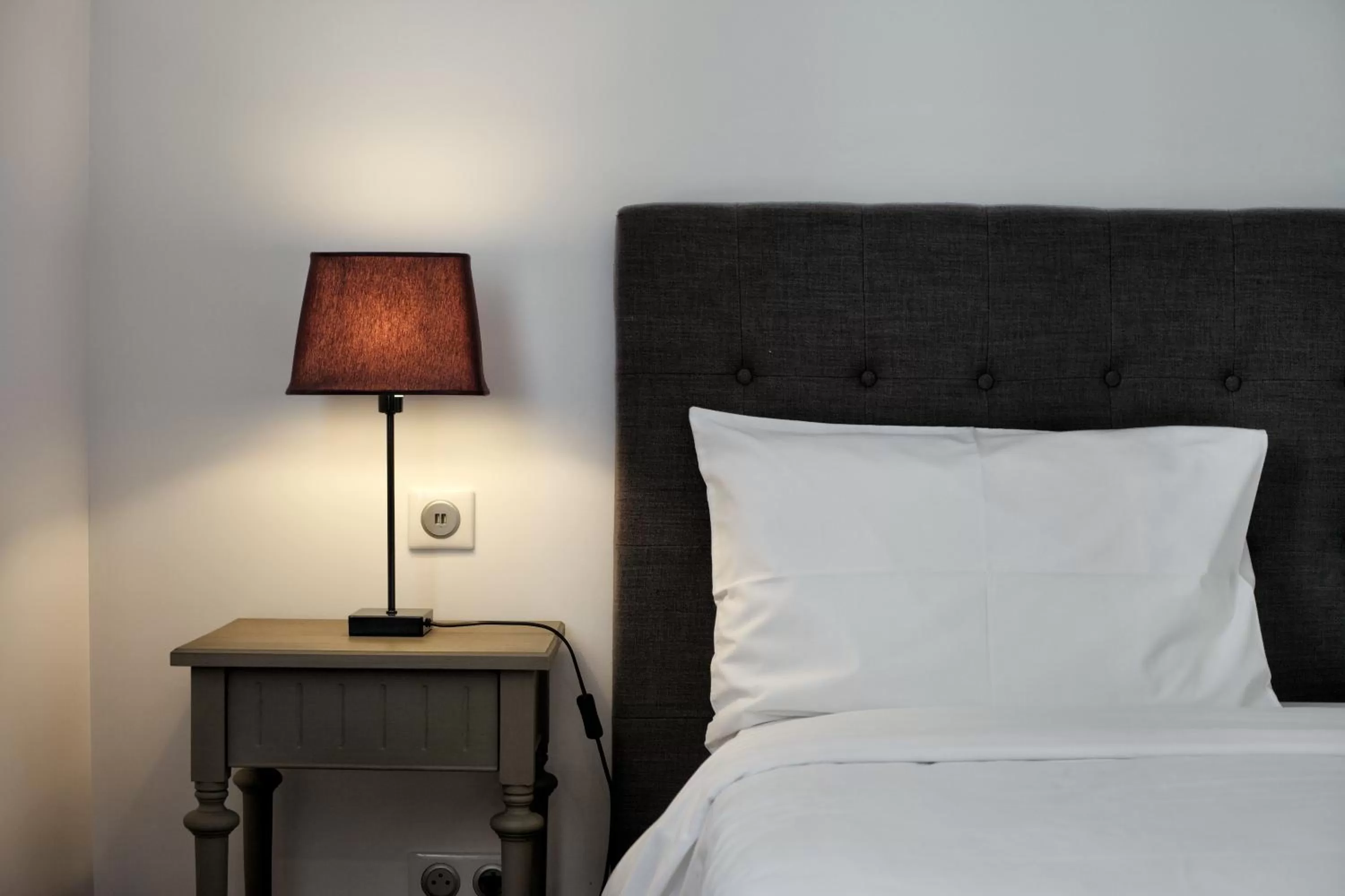 Decorative detail, Bed in Hôtel Henri IV